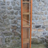 Corner store showcase