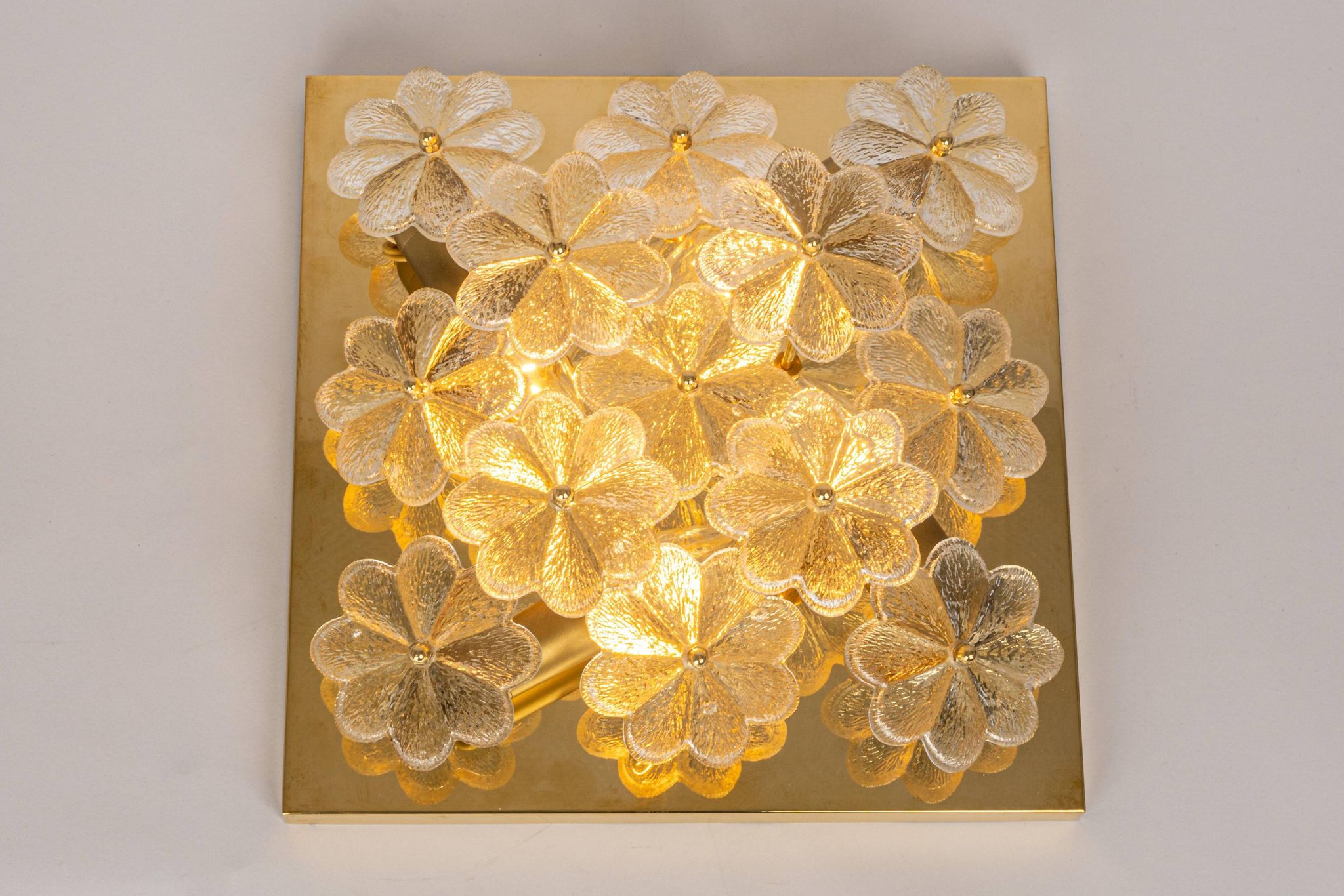 Magnificent small wall lamp/ceiling fixture in glass in the shape of a flower E. Palme, Germany.