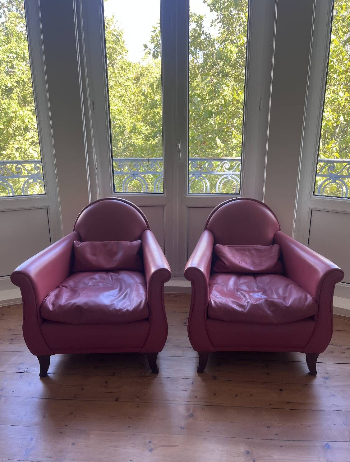 Pair of Lyra armchairs – Renzo Frau for Poltrona Frau – burgundy leather