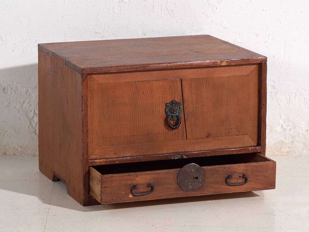 Ancient kodansu in Japanese cedar with compartments and lower drawer, early Taishō-Showa (circa 1915-1945) #24