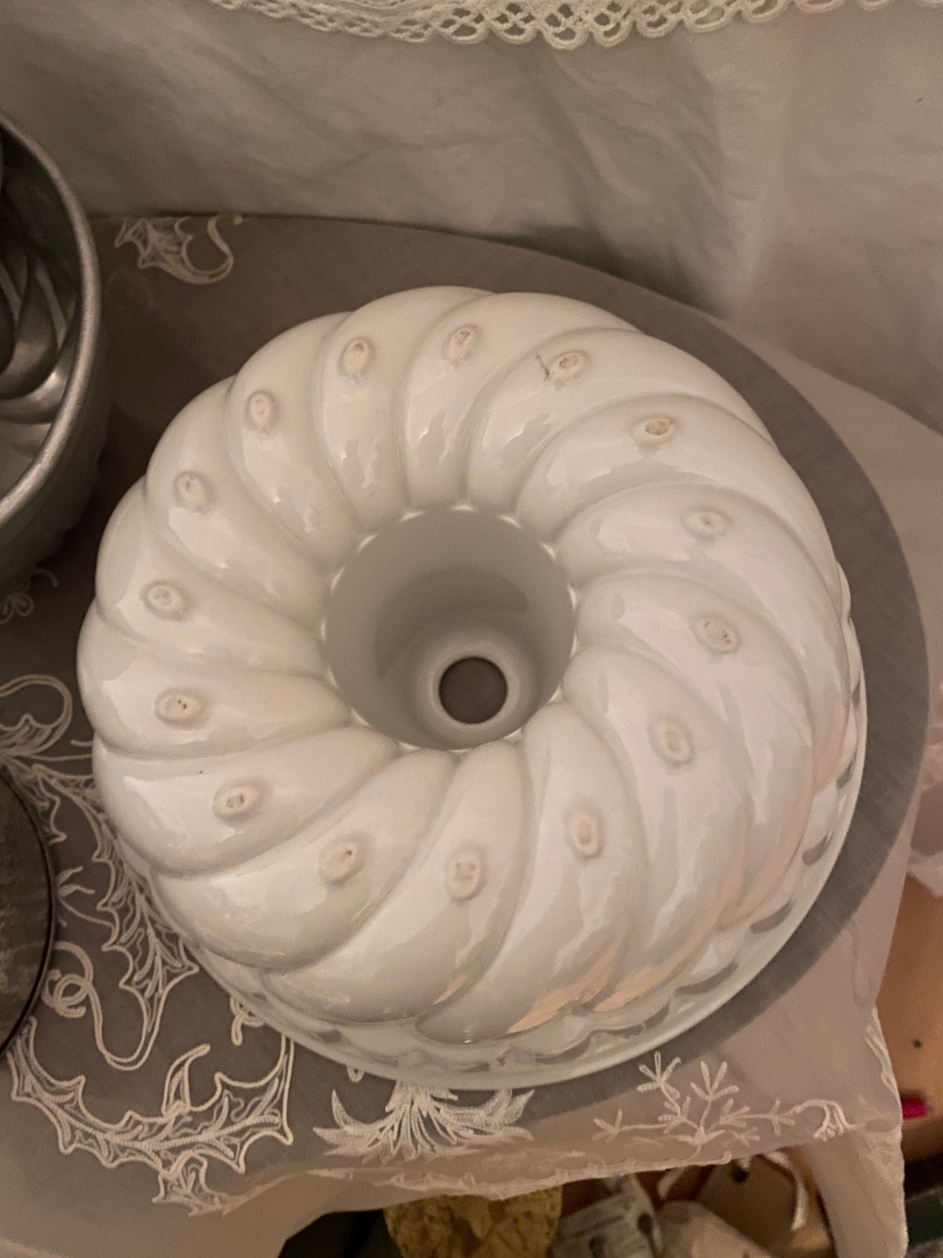 White porcelain kouglof mold