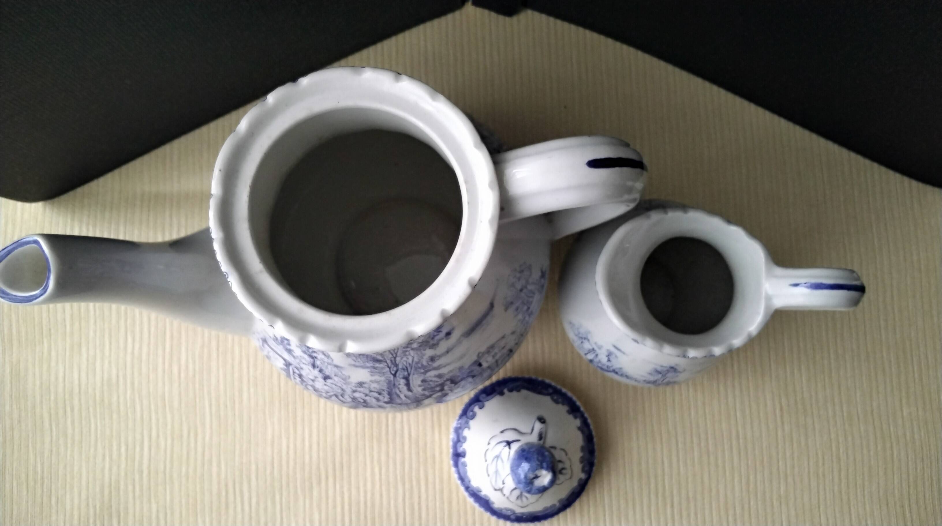 Lunéville earthenware coffee pot and milk jug, Toile de Jouy model