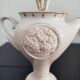 Service en porcelaine d’art relief 16 pièces signé DR – 1991 design studio