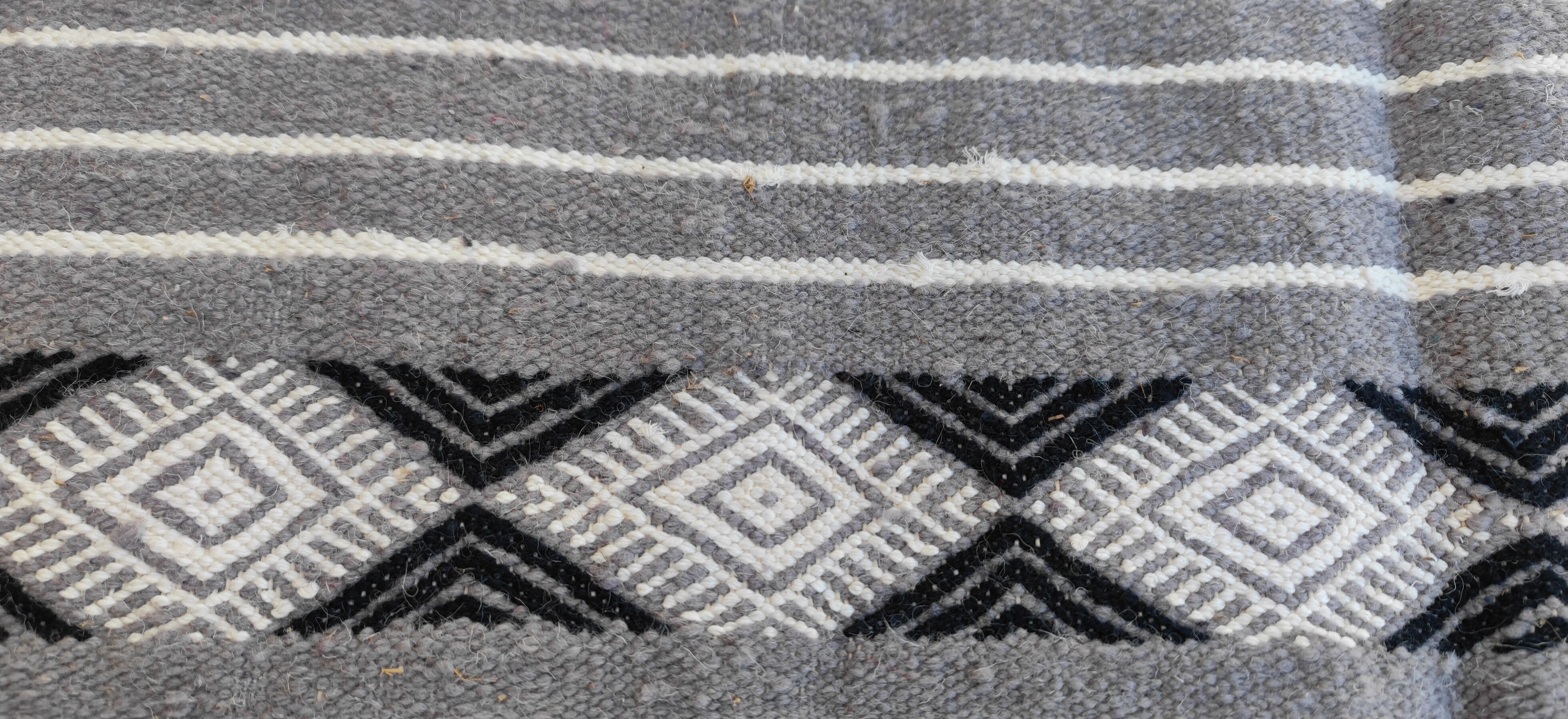 Hand-woven kilim rug in natural wool, 145x90 cm