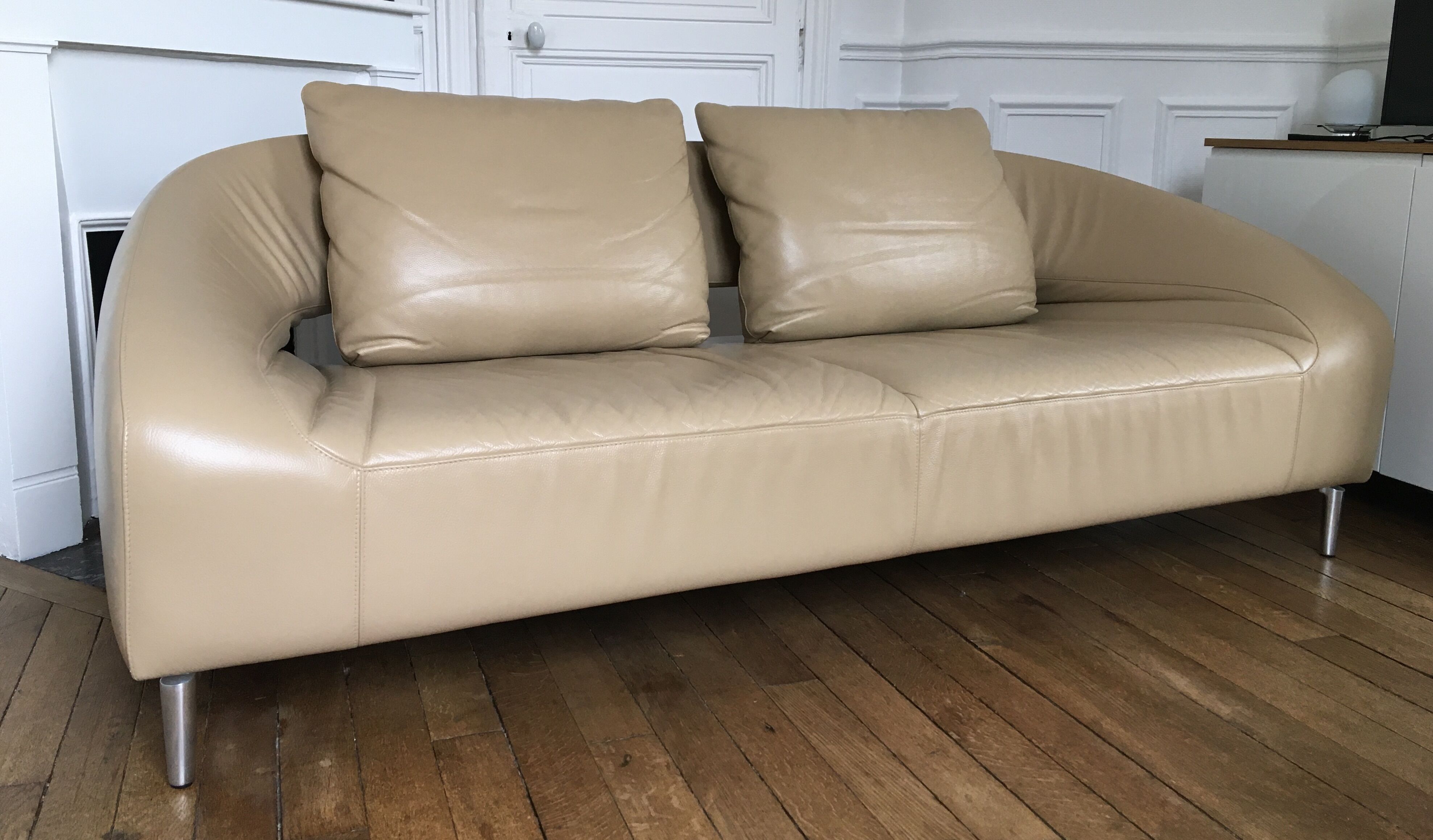 Léolux sofa in beige leather/cream new