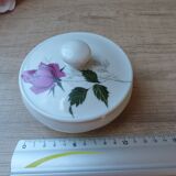 Set two jewelry boxes in Limoges porcelain, set of two jewelry boxes decorated with roses