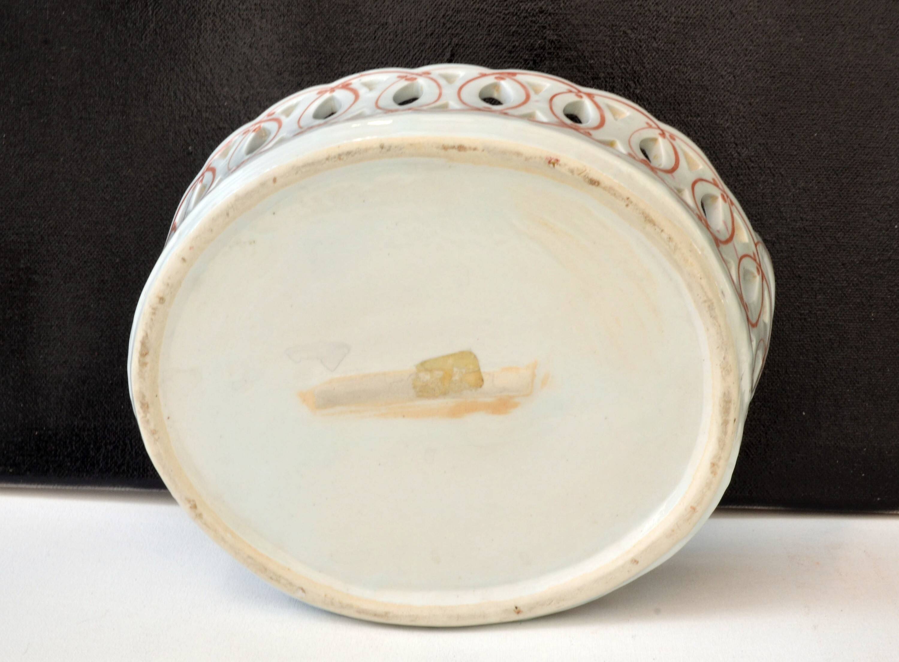 Ludwigsburg Porcelain Reticulated Bascket or Openwork Basket Dimensions 22,5cm