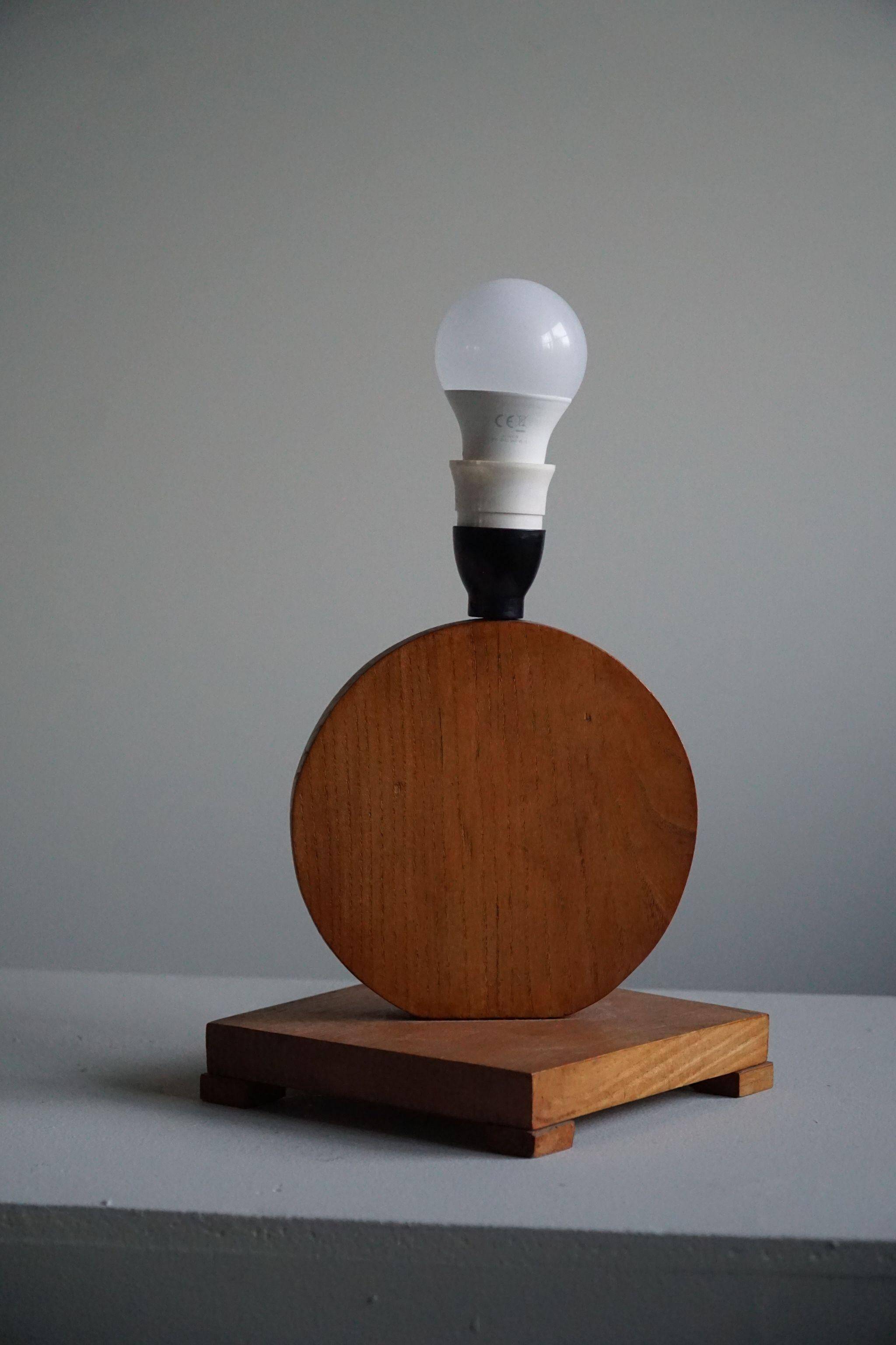Lampe de table ronde en bois Danish Art Deco en chêne, années 1940