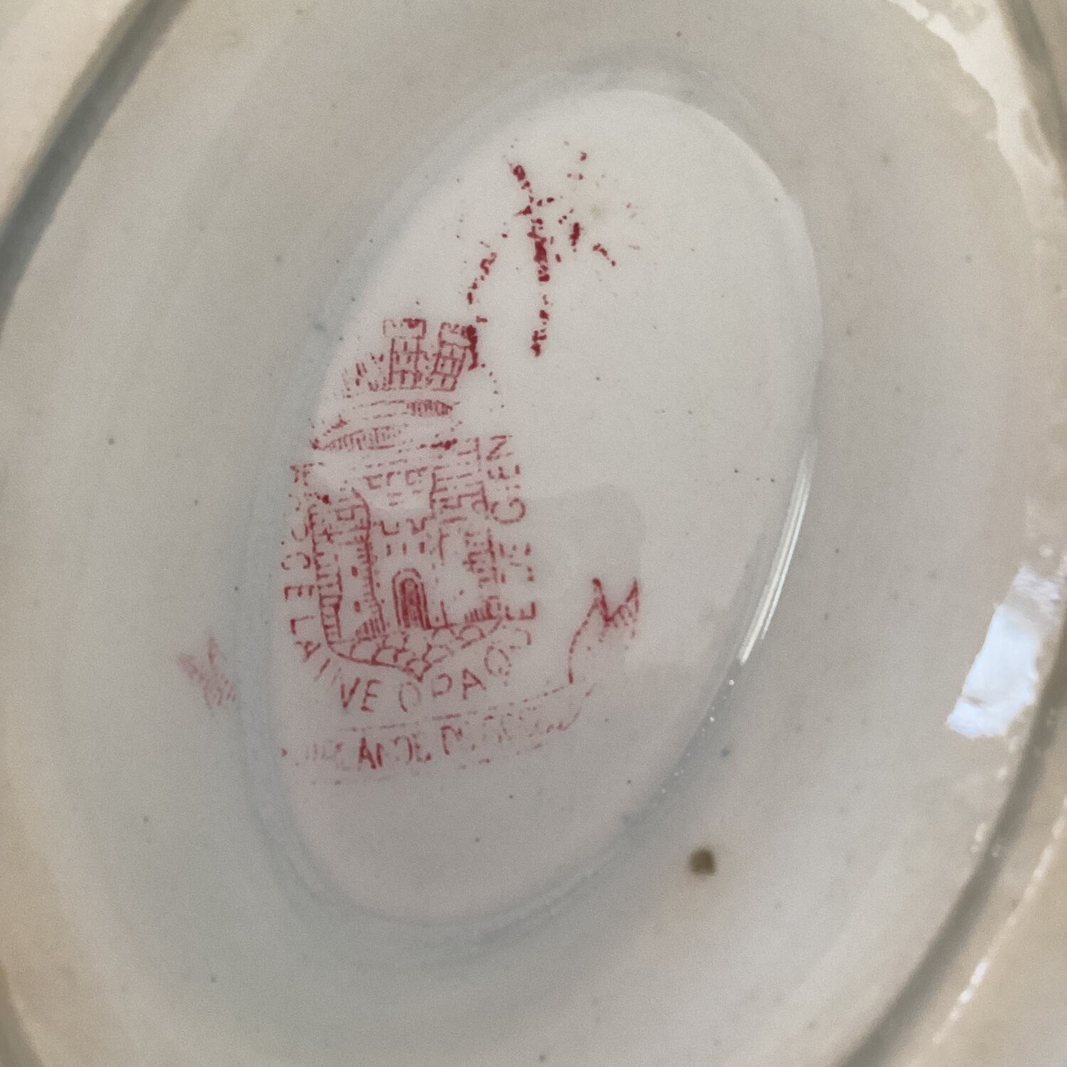 Old sauce pot with tray Garland of roses Gien