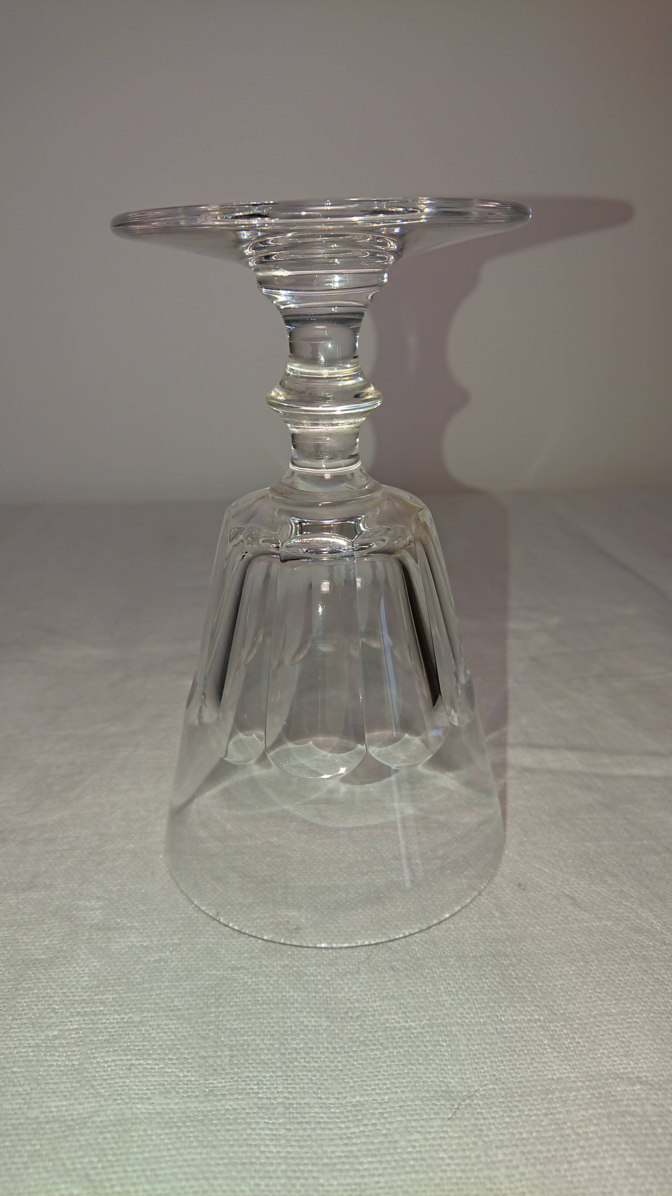 Glass has facets, collection caton, crystalry of St Louis