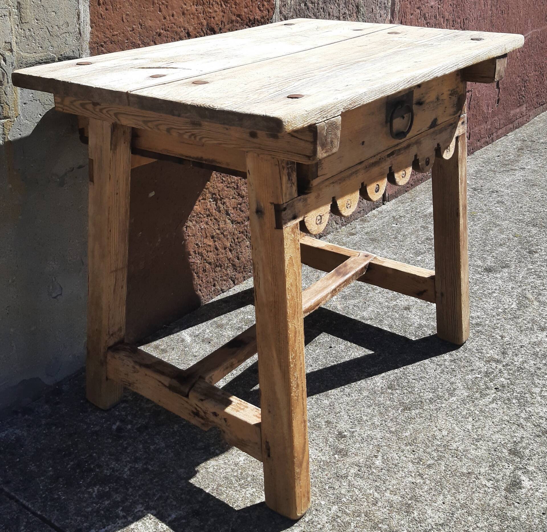 Table basse ou d' appoint. (18ème siècle)