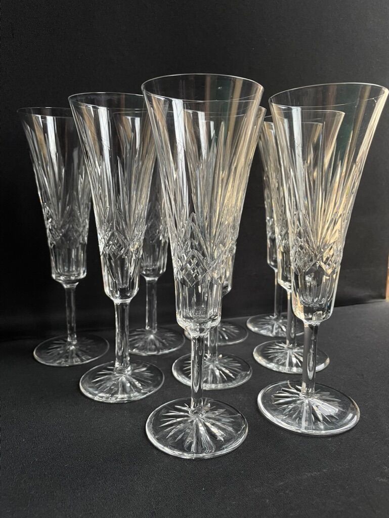 9 champagne flutes – Blown and cut crystal