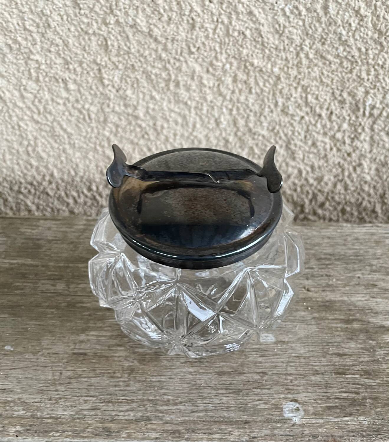 Pot à sucre ancienne avec pince à sucre intégrée