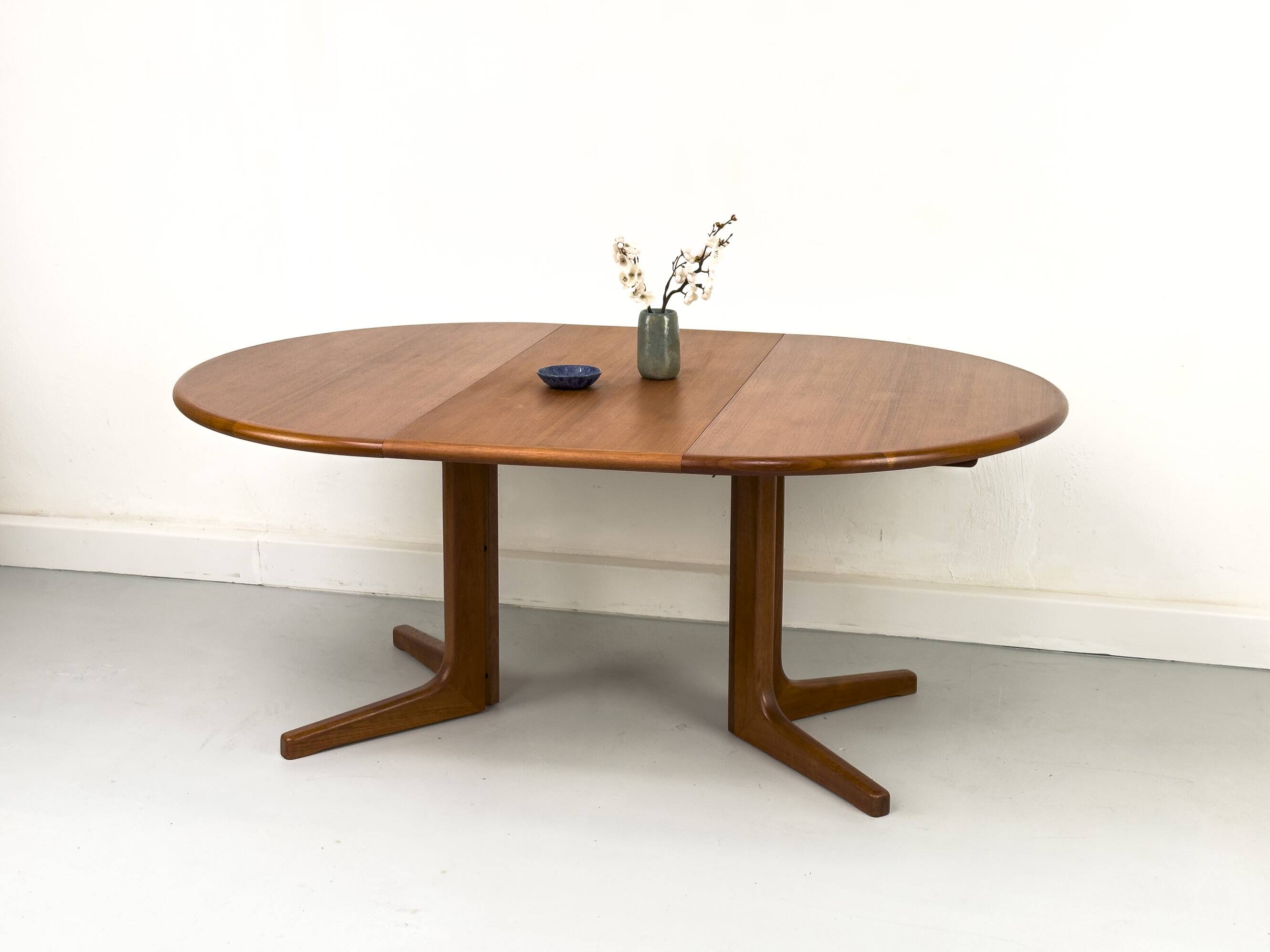 Table à manger ronde extensible danoise en teck, années 1970