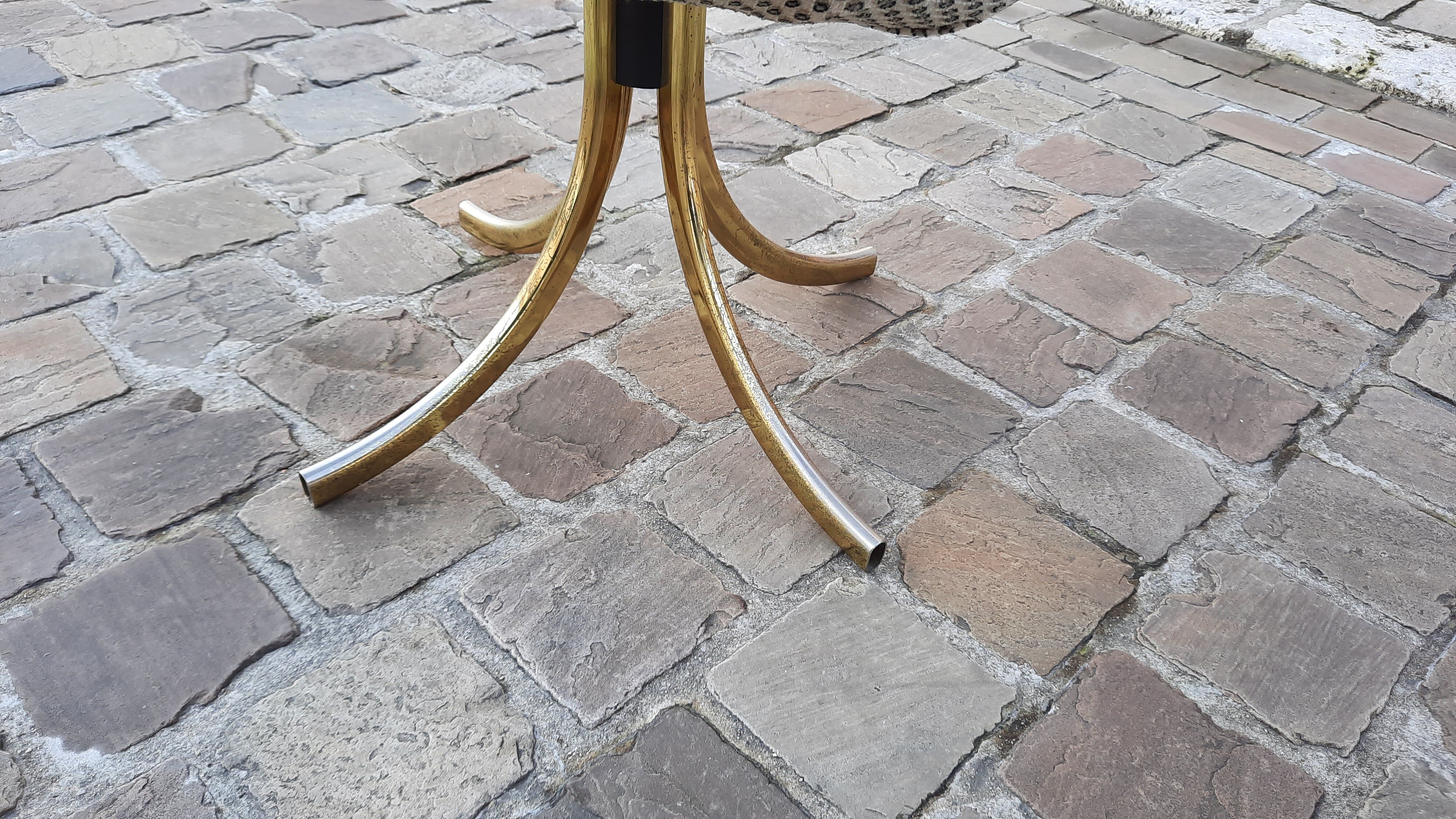 3 rotating vintage armchairs