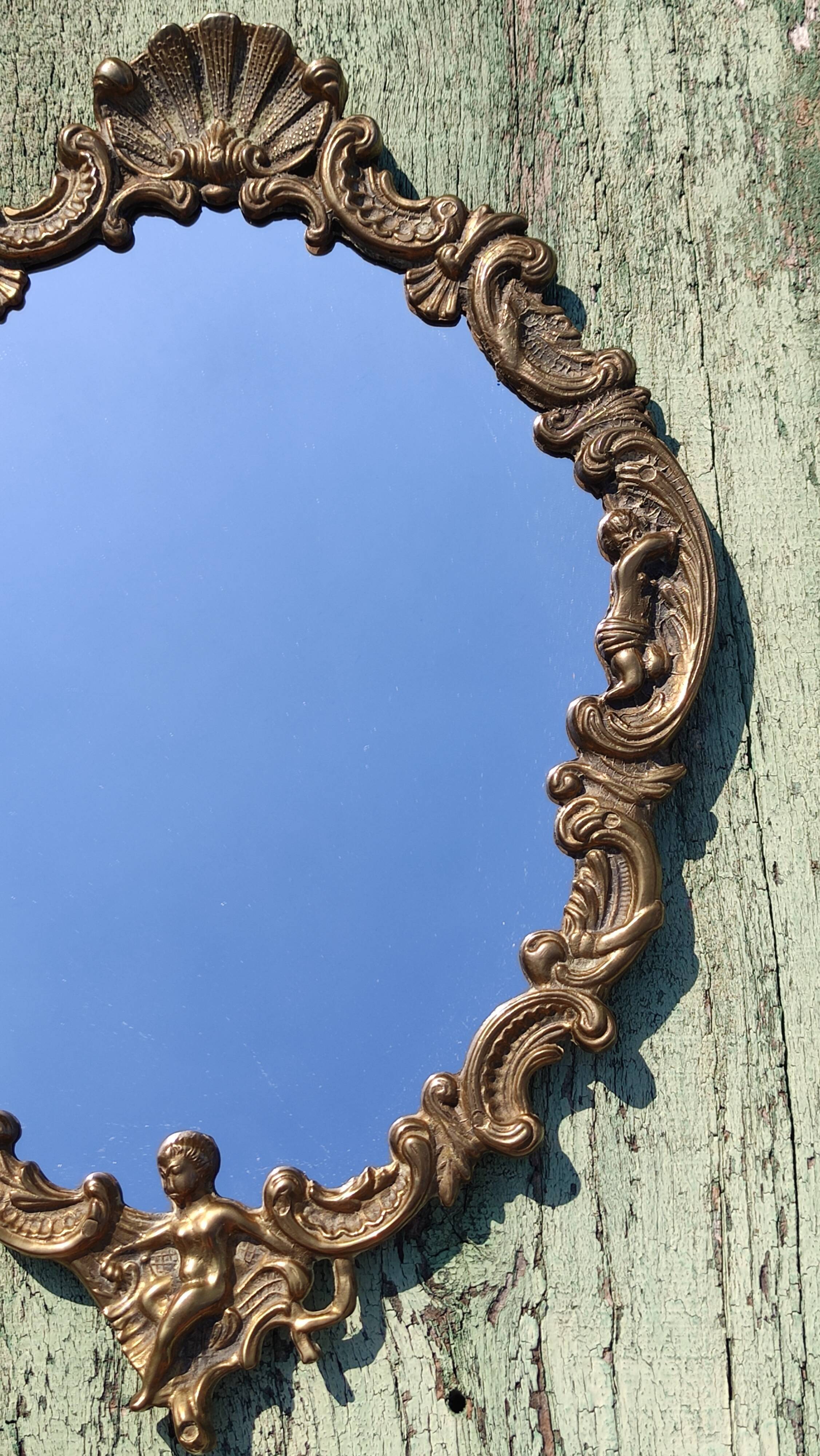Vintage mirror in solid golden brass
