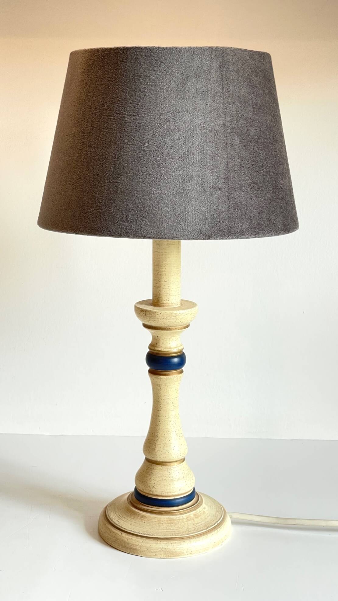 VINTAGE LAMP in Italian CHIC Turned Wood