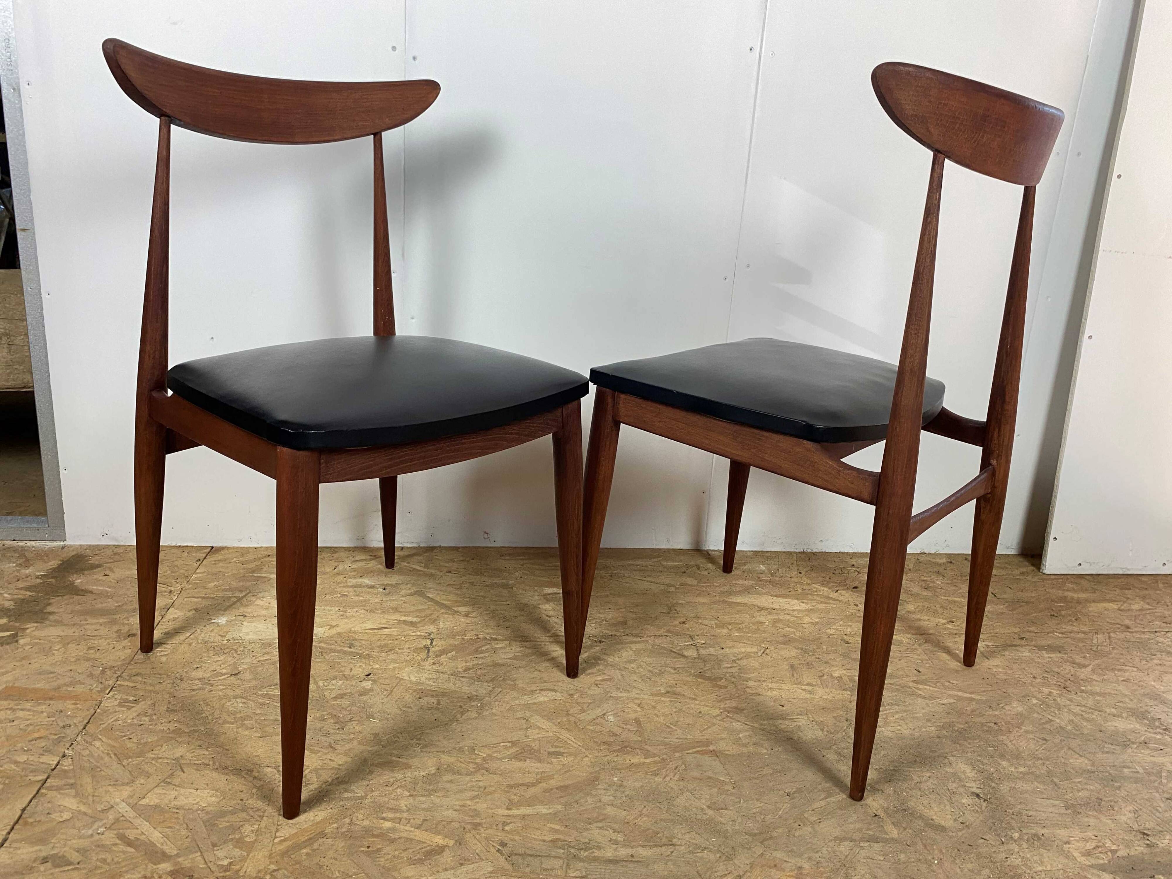 A vintage Scandinavian teak skai chair from AN60