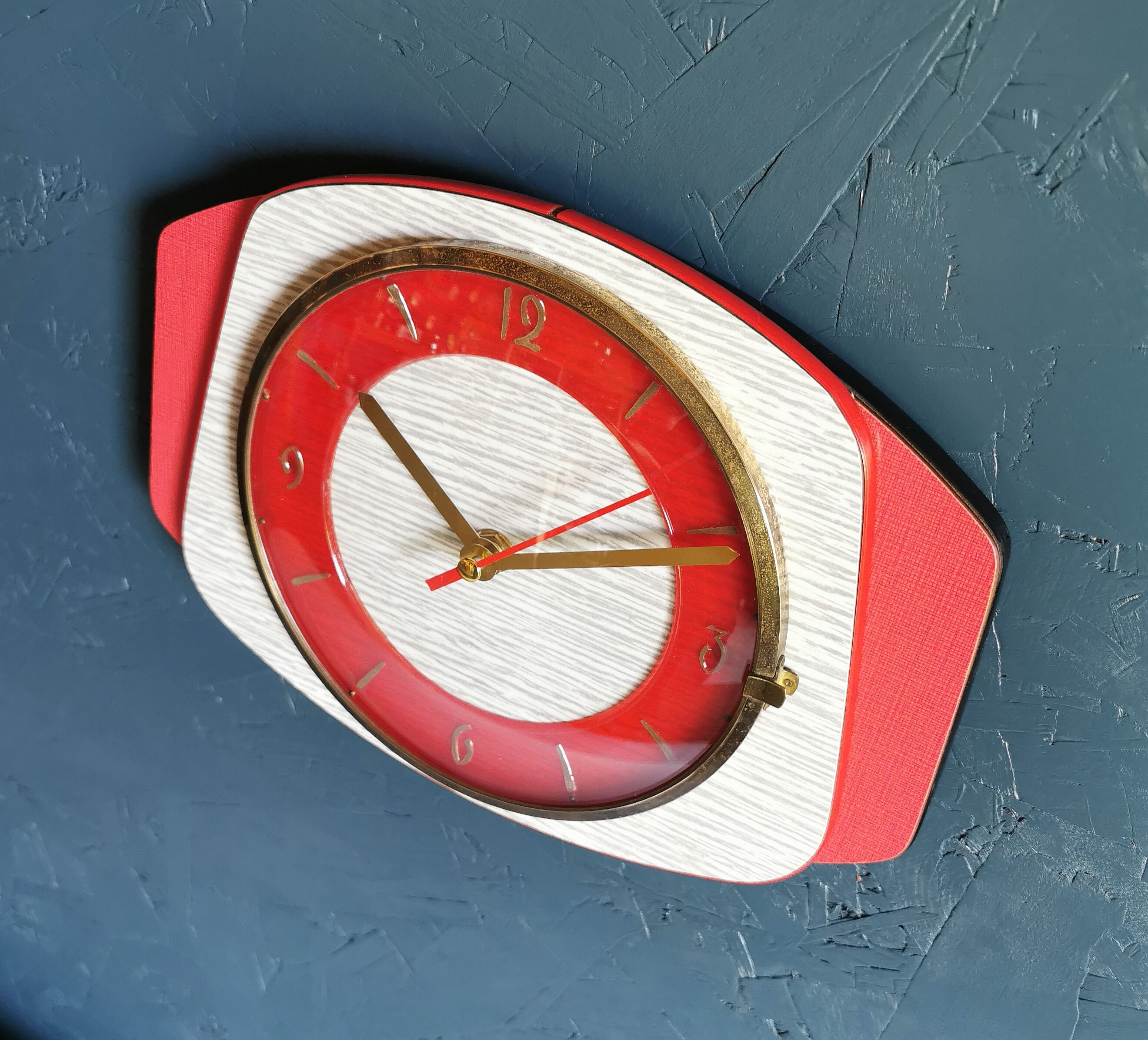 Vintage formica clock silent wall clock "Rouge Gris"