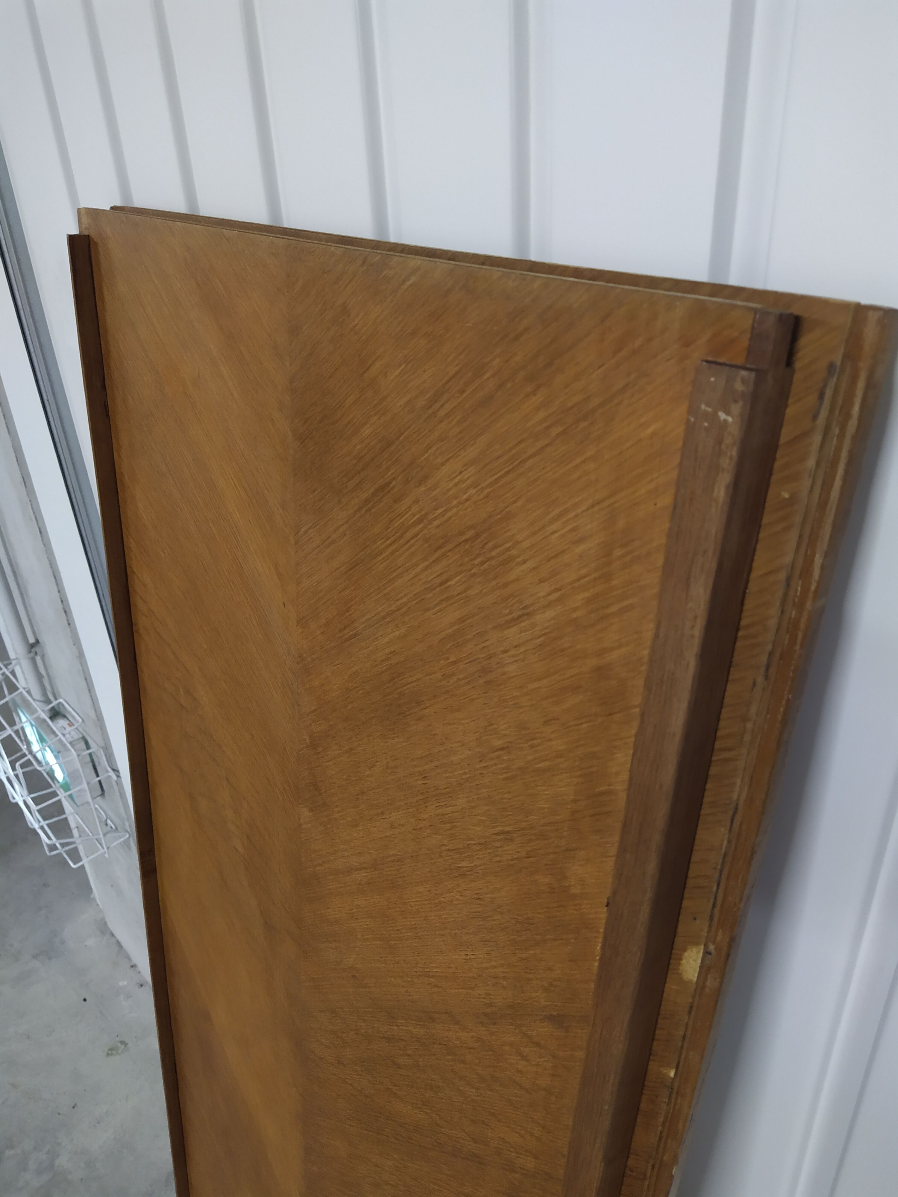 Wardrobe sewing door