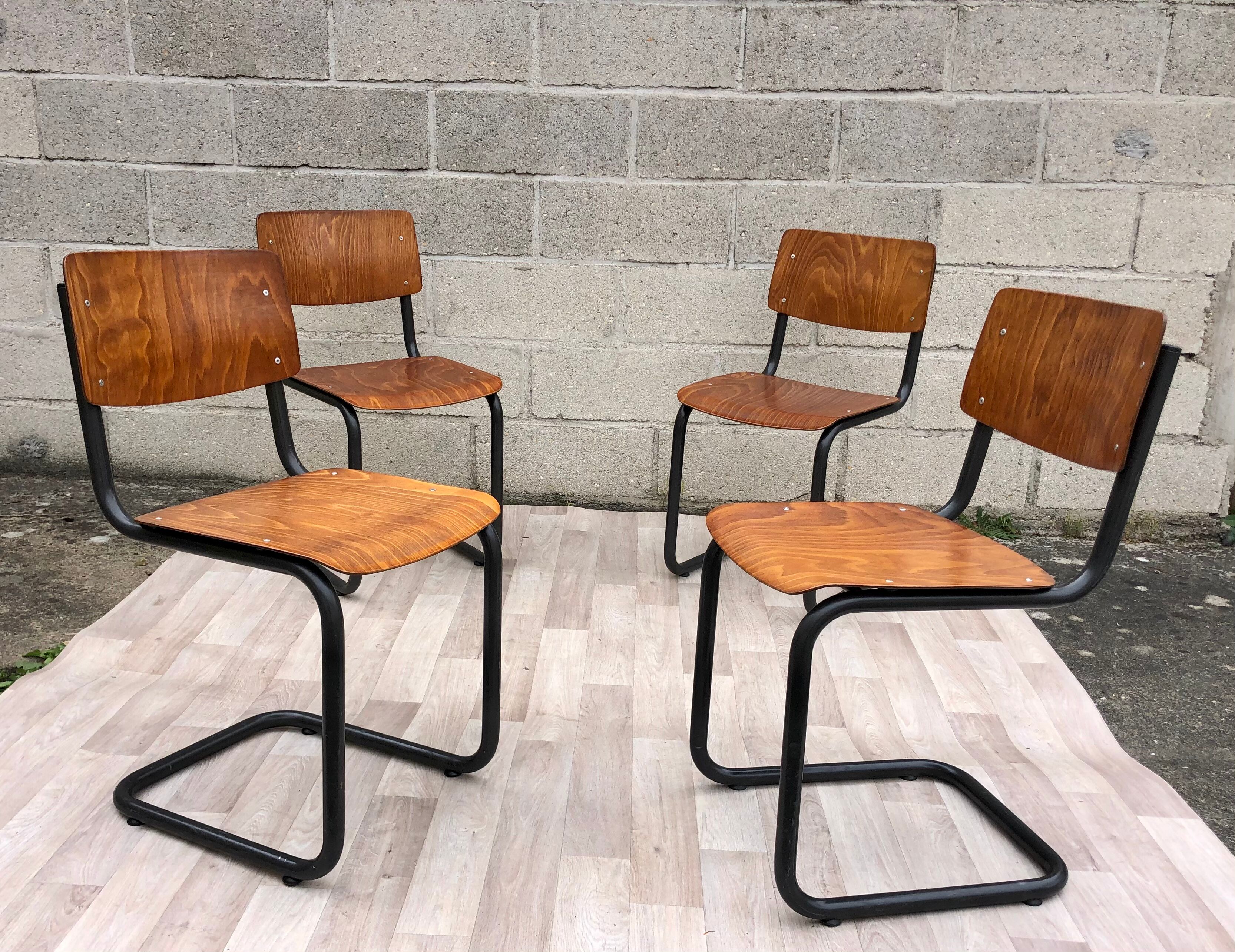 Lot de 4 chaises vintage Arhend Cantilever