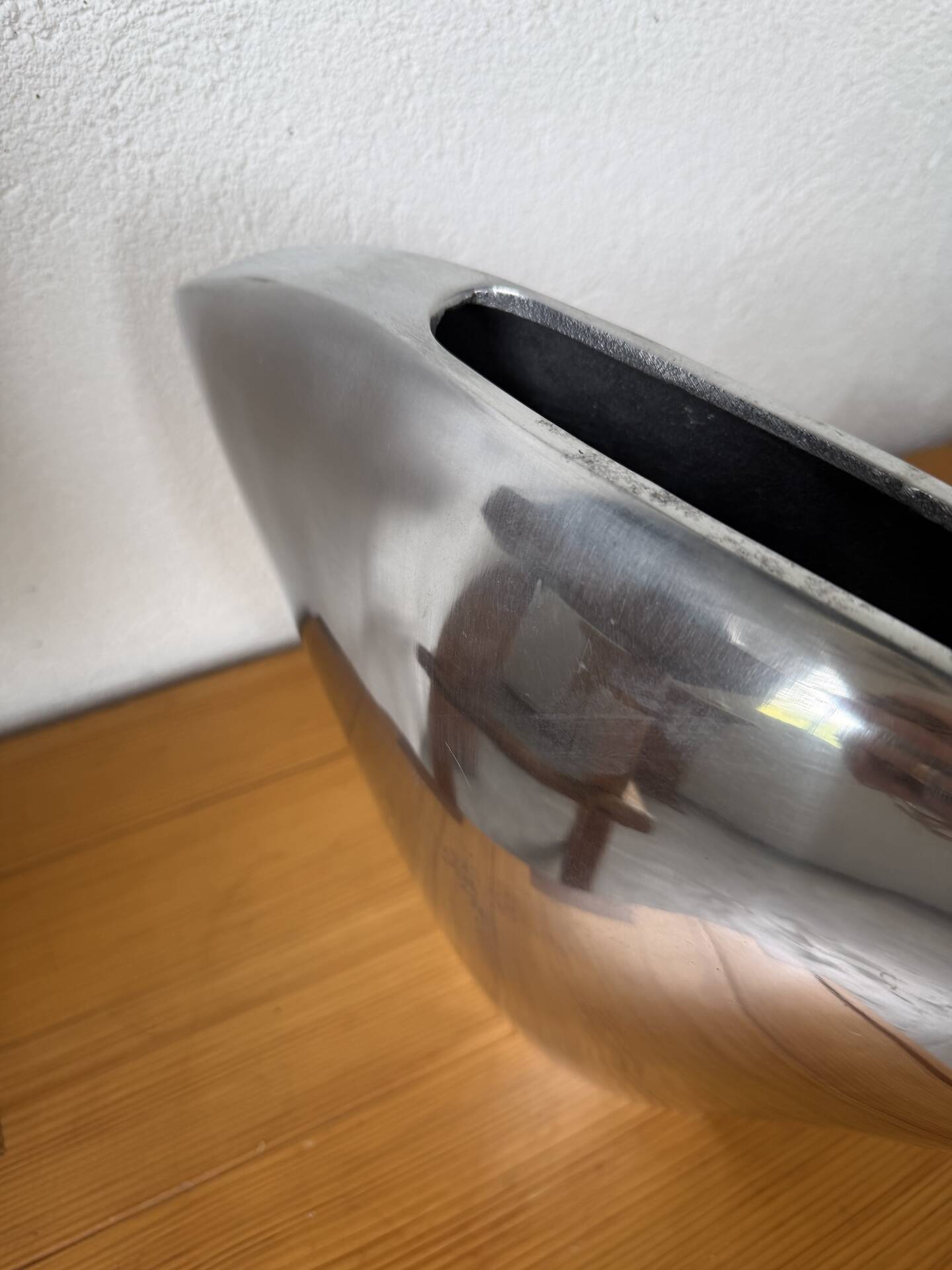 Aluminium fountain vase