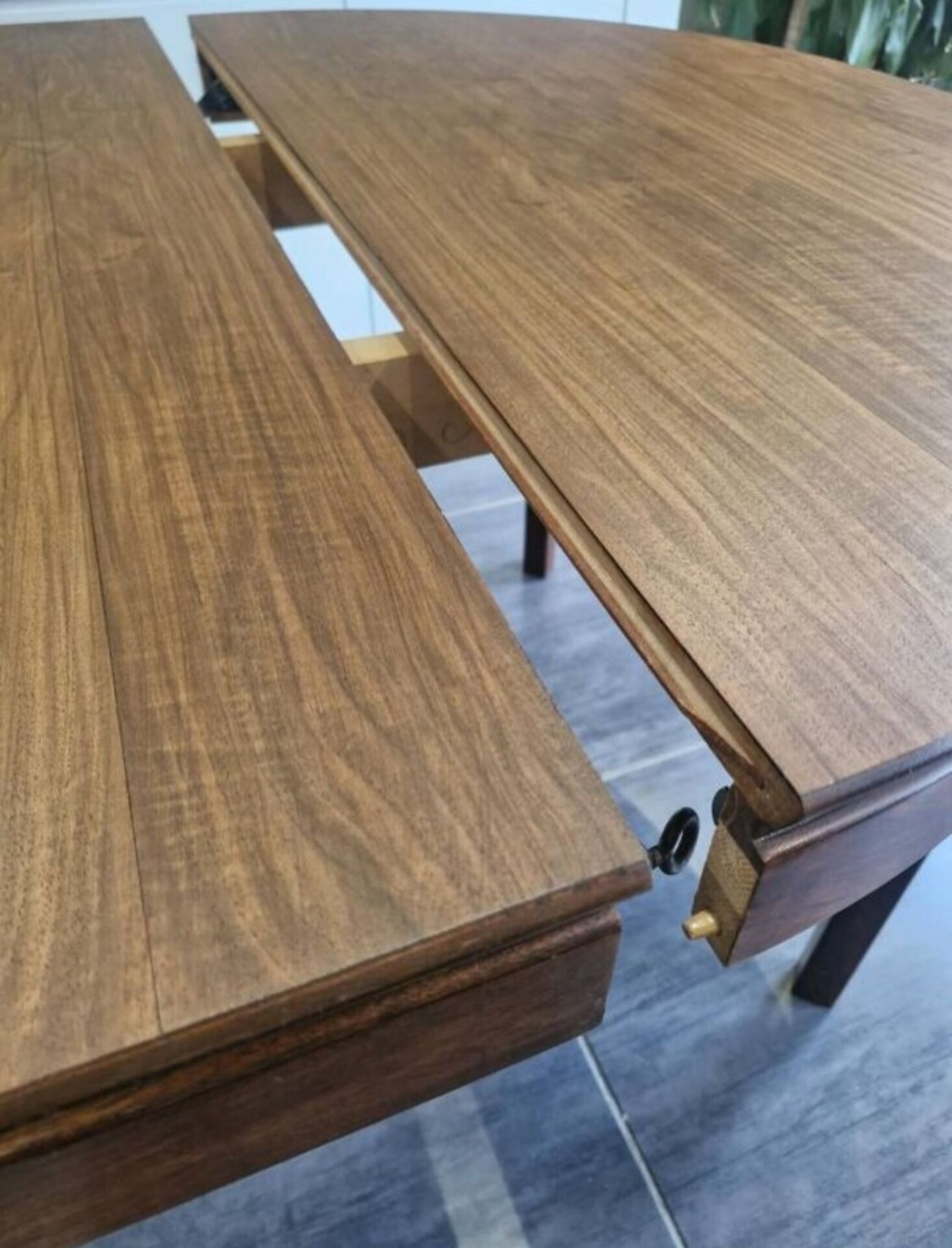 Extendable Scandinavian table in teak, 1970s.