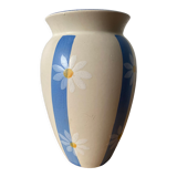 Flowered vase daisies