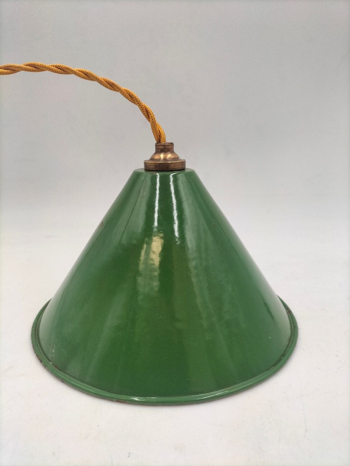 Enamelled sheet metal cone suspension