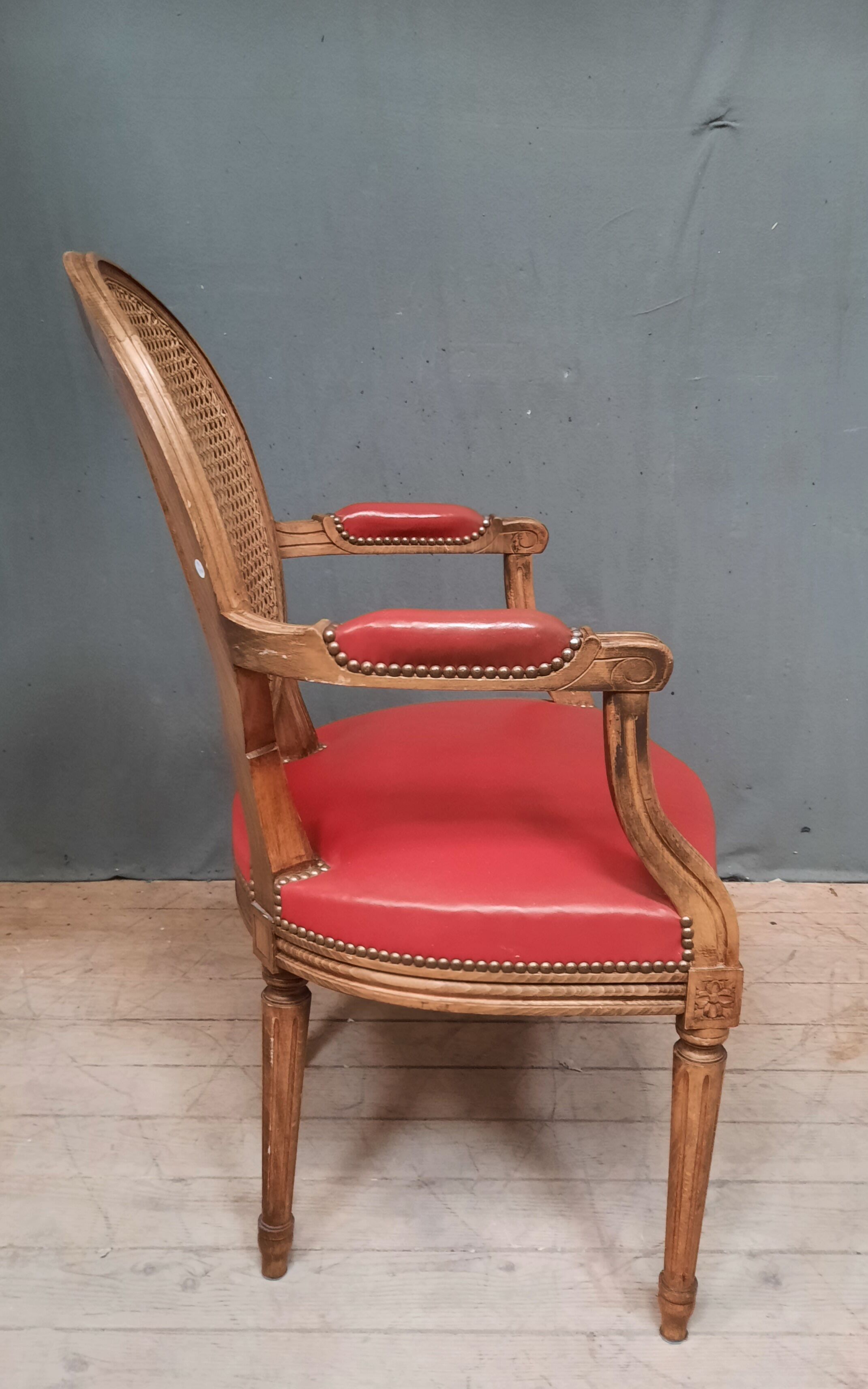 Medaillon armchair, style Louis XVI