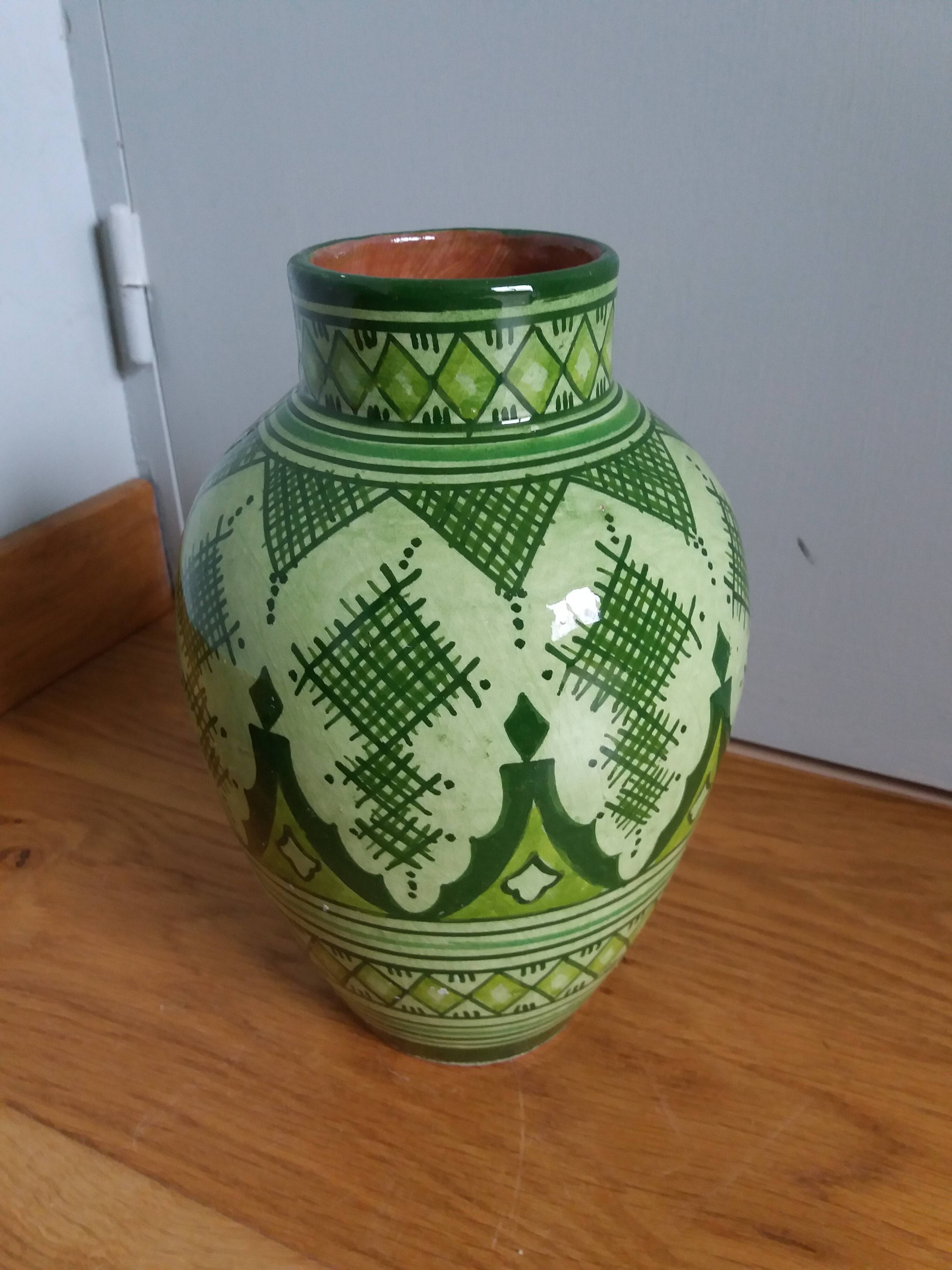 Safi vase signed