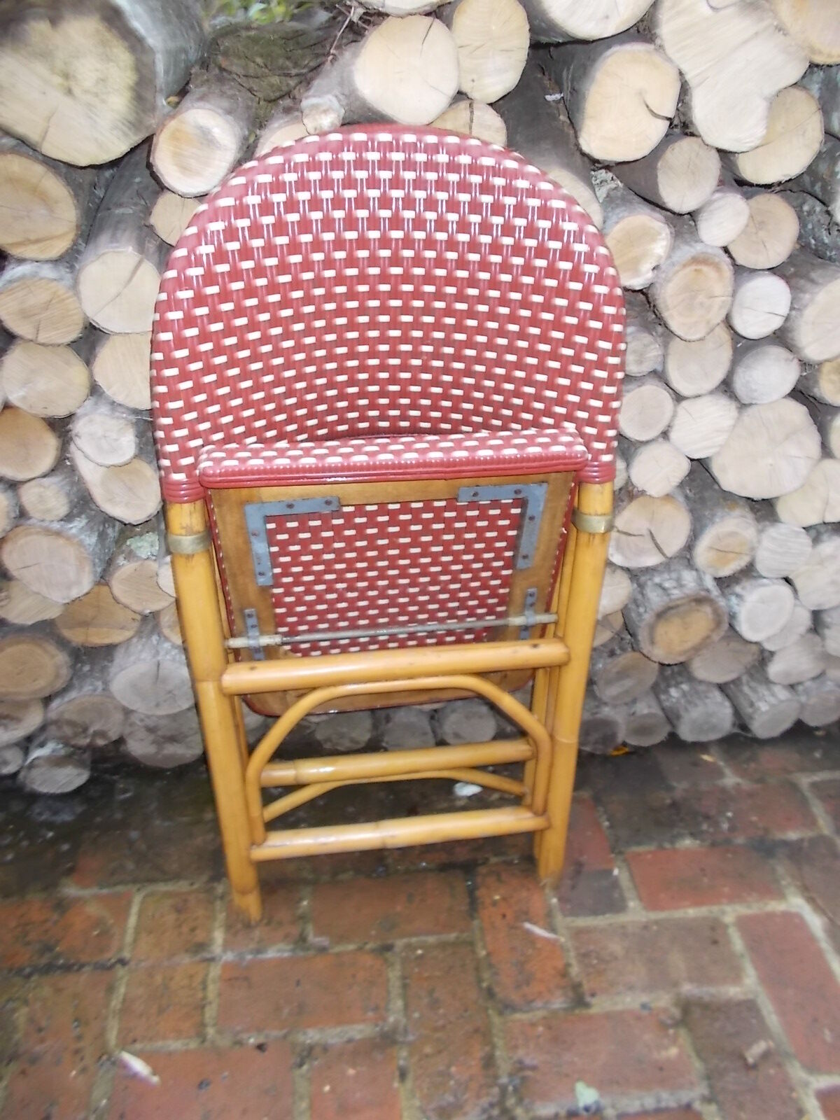 Rotating folding bistro chair