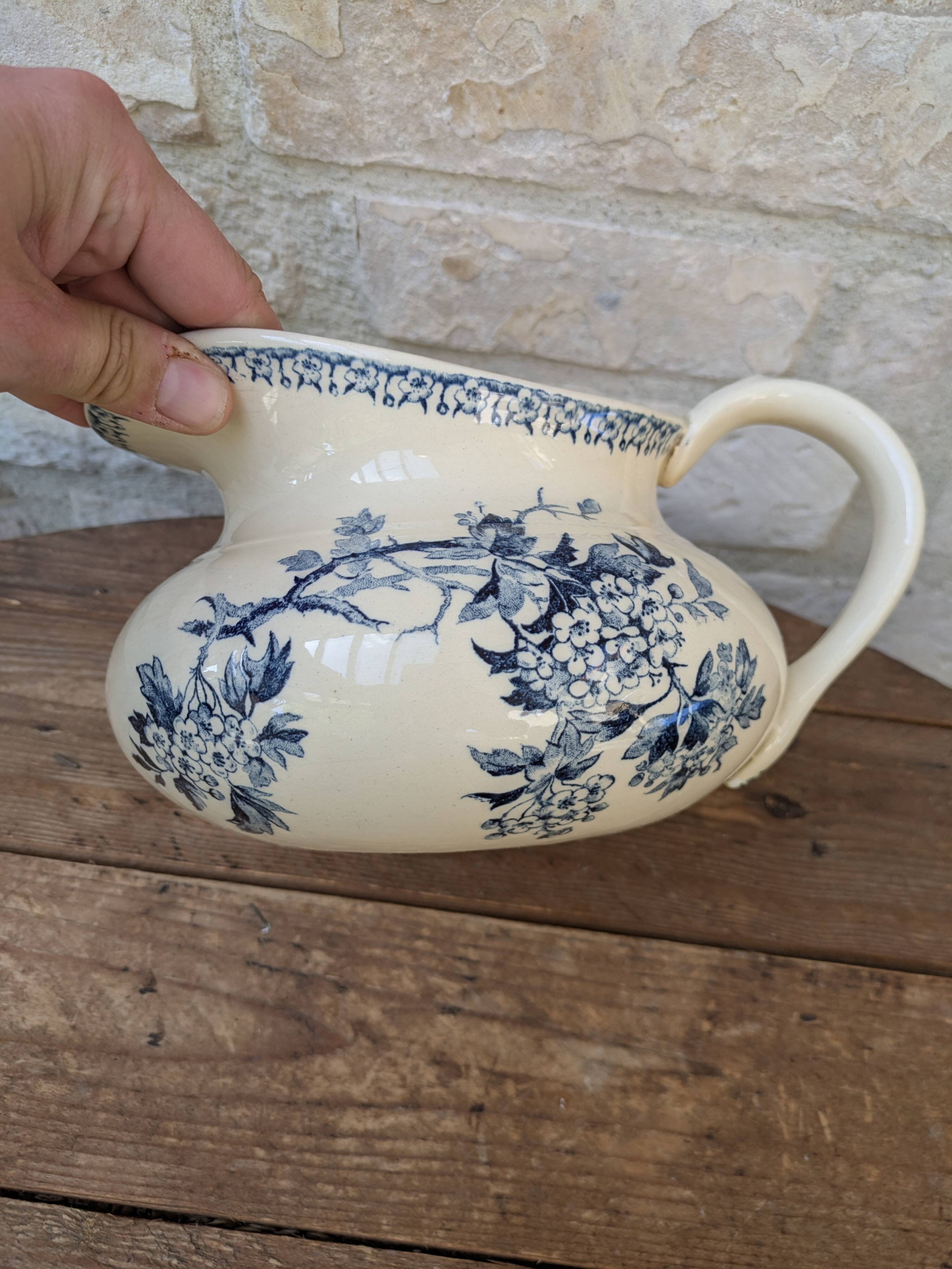 Opaque porcelain water jug from Gien, Aubépine Terre de Fer model.