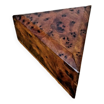 Ancienne boîte en loupe d'orme de forme triangulaire