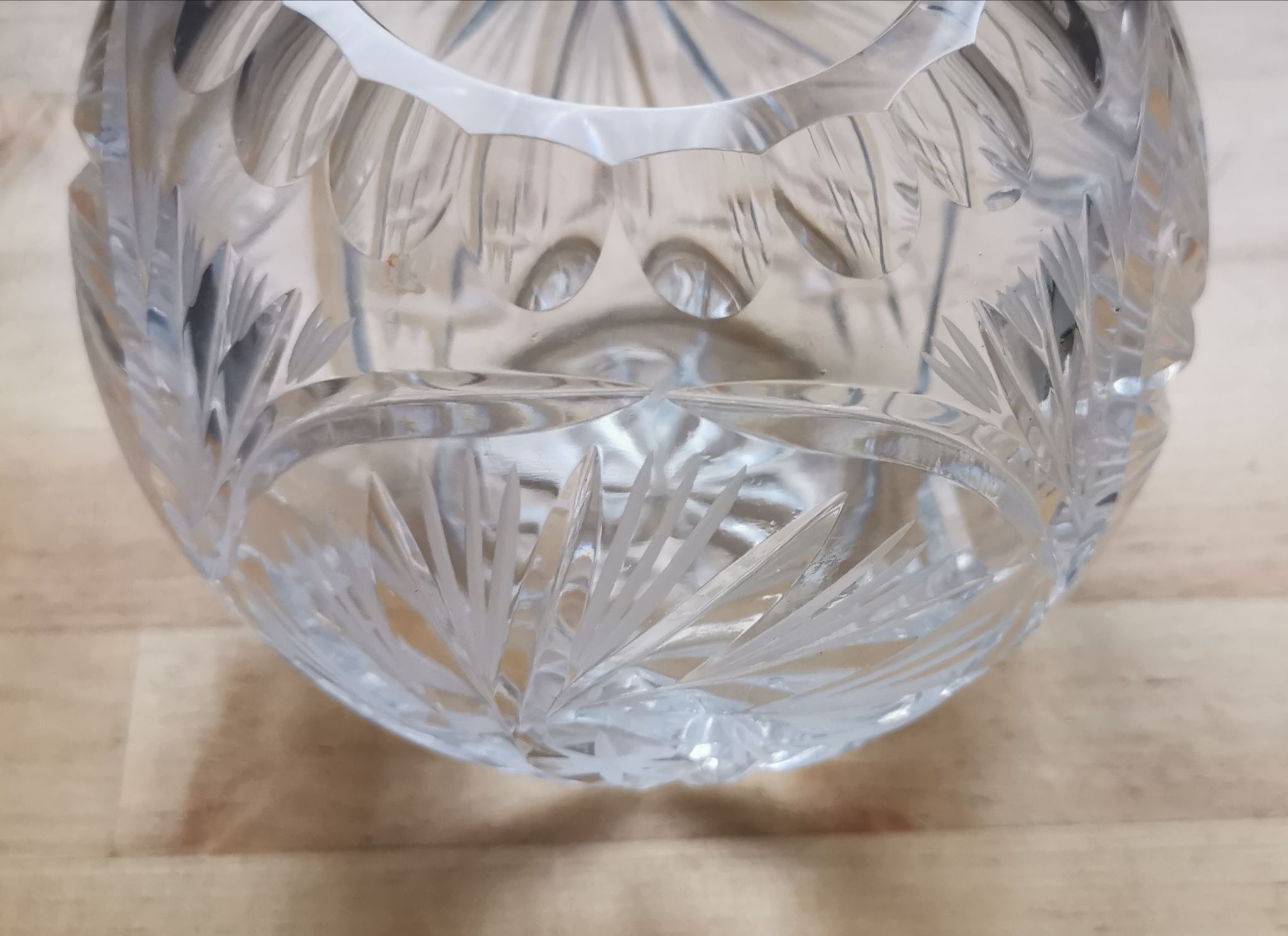 Vase cut crystal ball