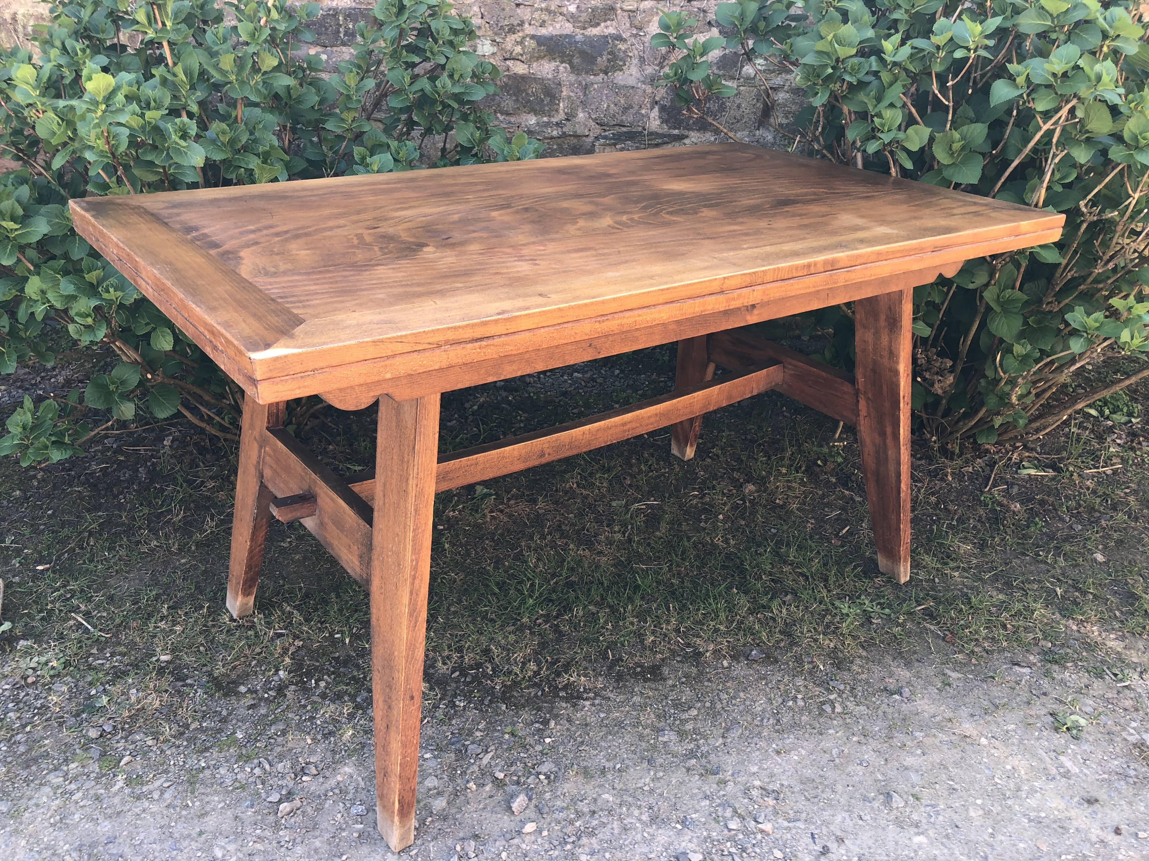 Table vintage d’époque reconstruction Rene Gabriel en hêtre.