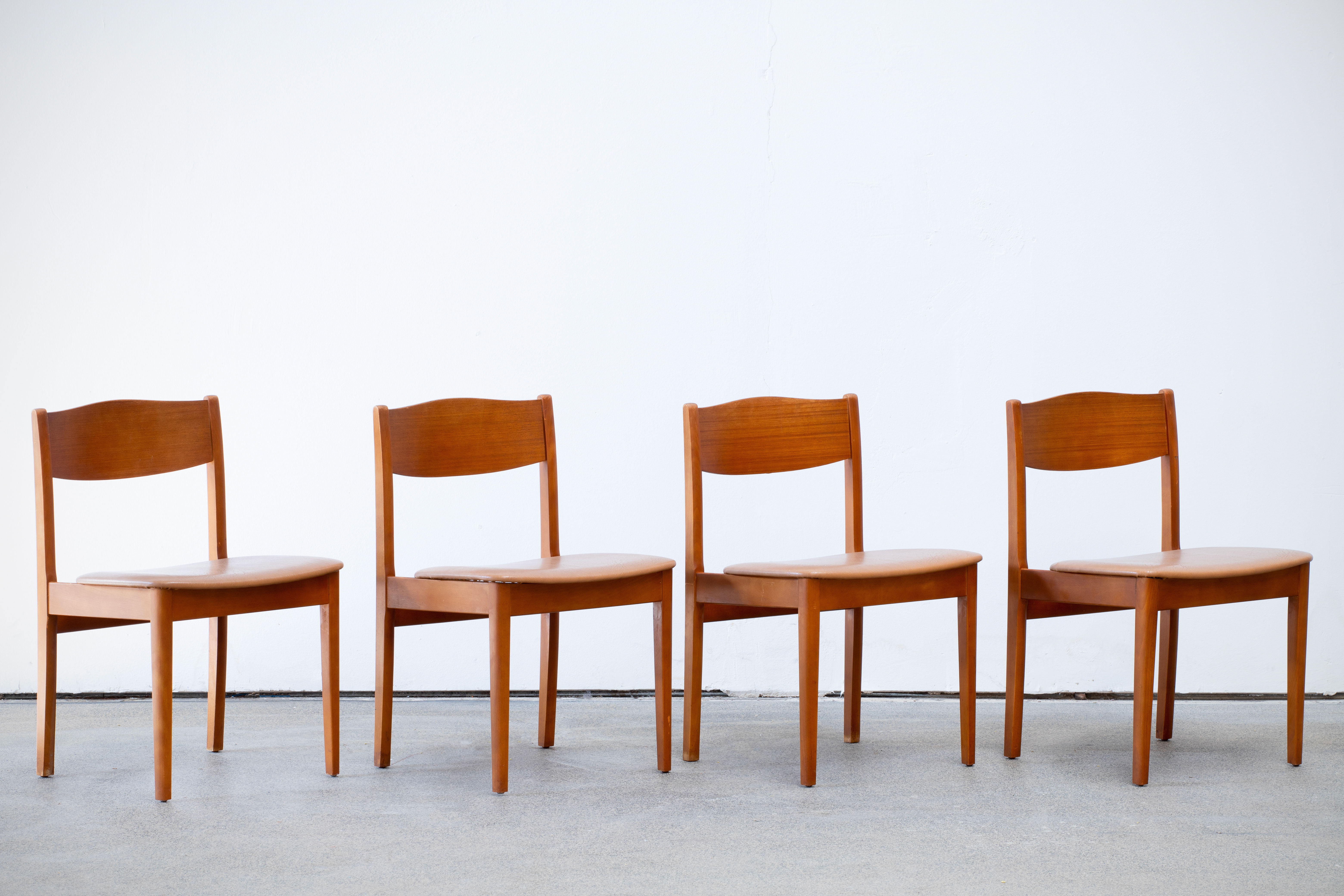 Série de 4 chaises scandinaves vintage 1960