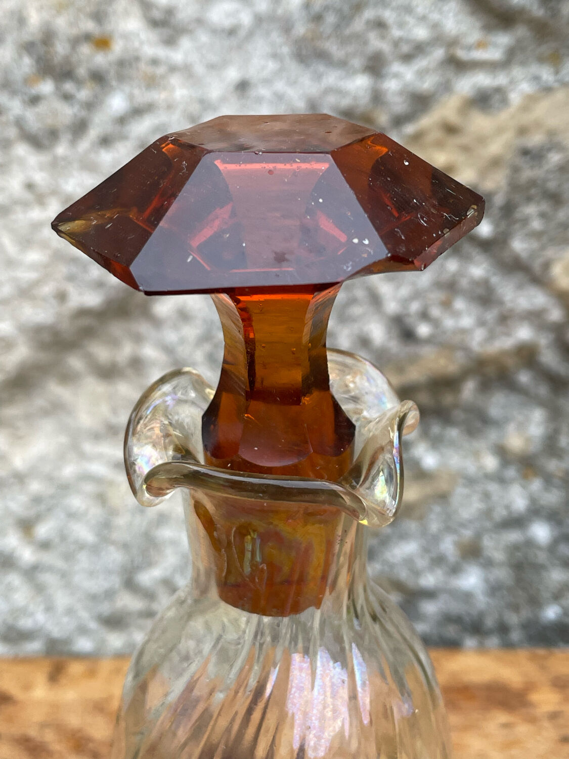 2 carafes cap and vintage amber base