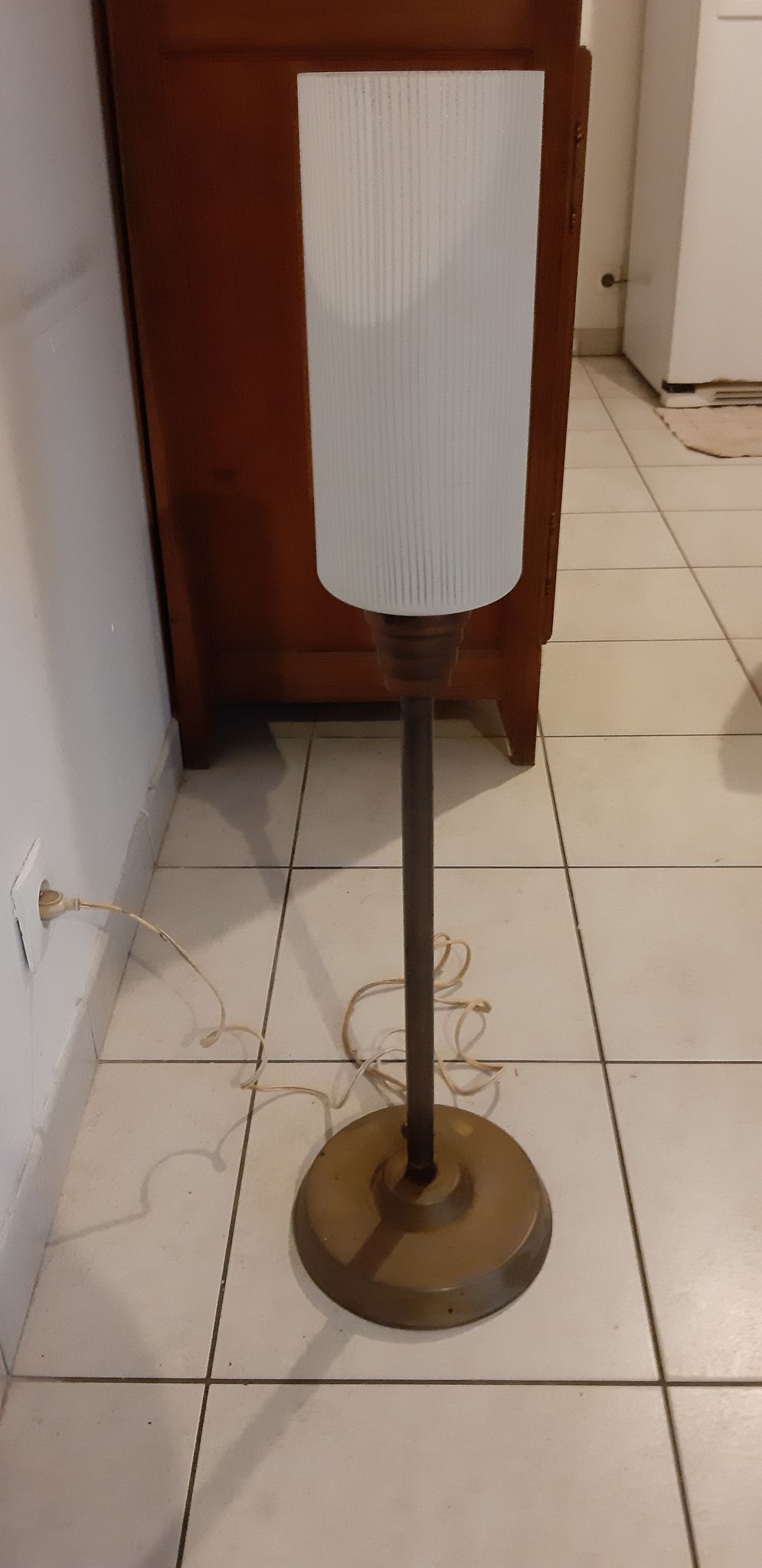 Lampe vintage laiton et opaline blanche