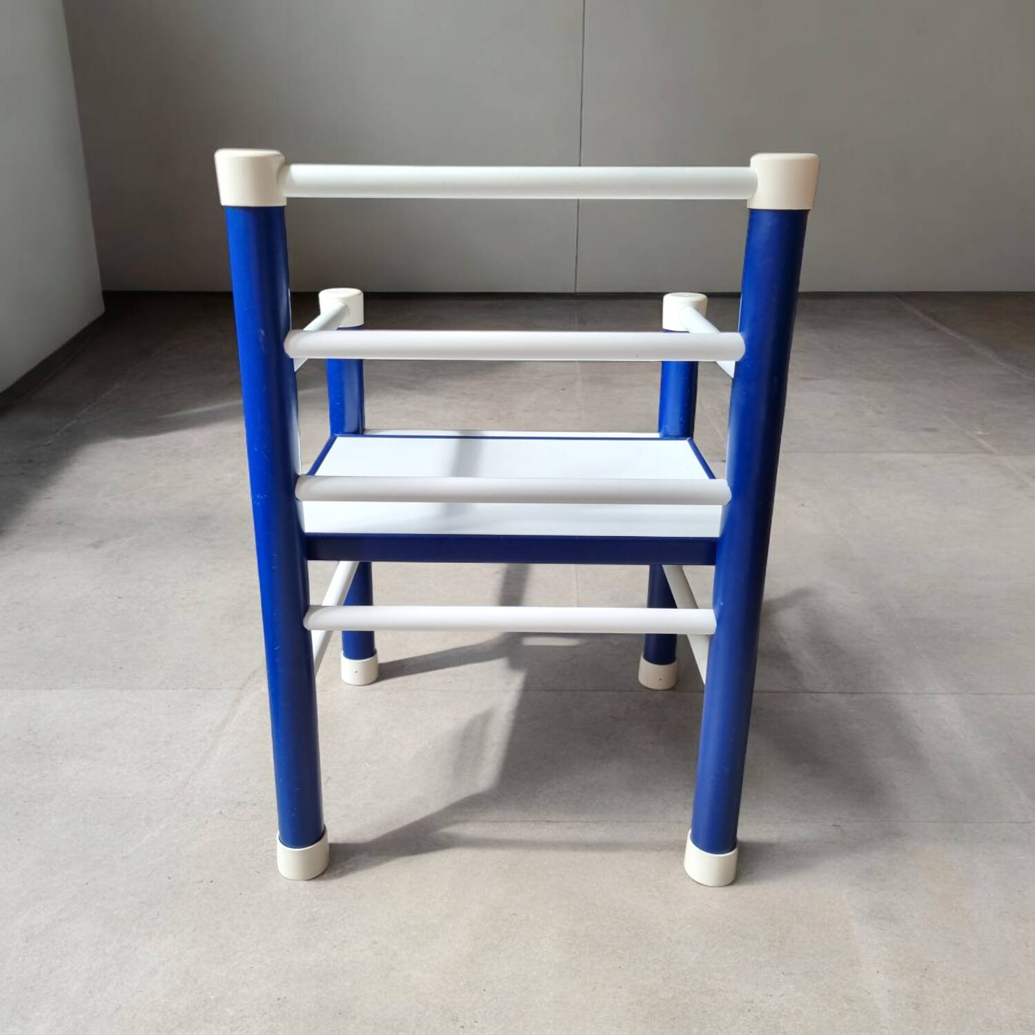 Paire de chaises enfants en bois bleu et blanc