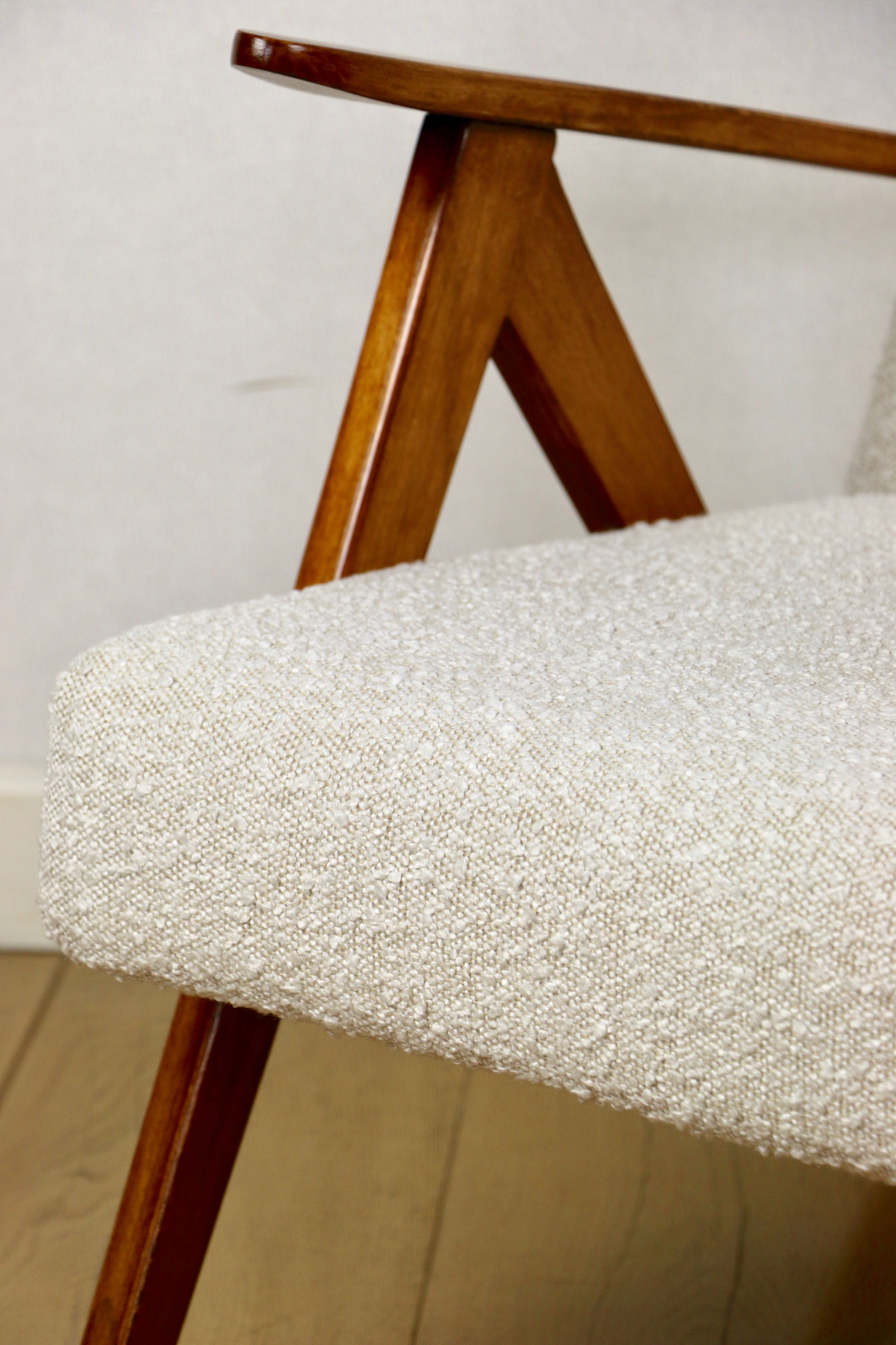 Vintage armchair B-310 VAR white structural boucle 1970s - beech-coloured wood