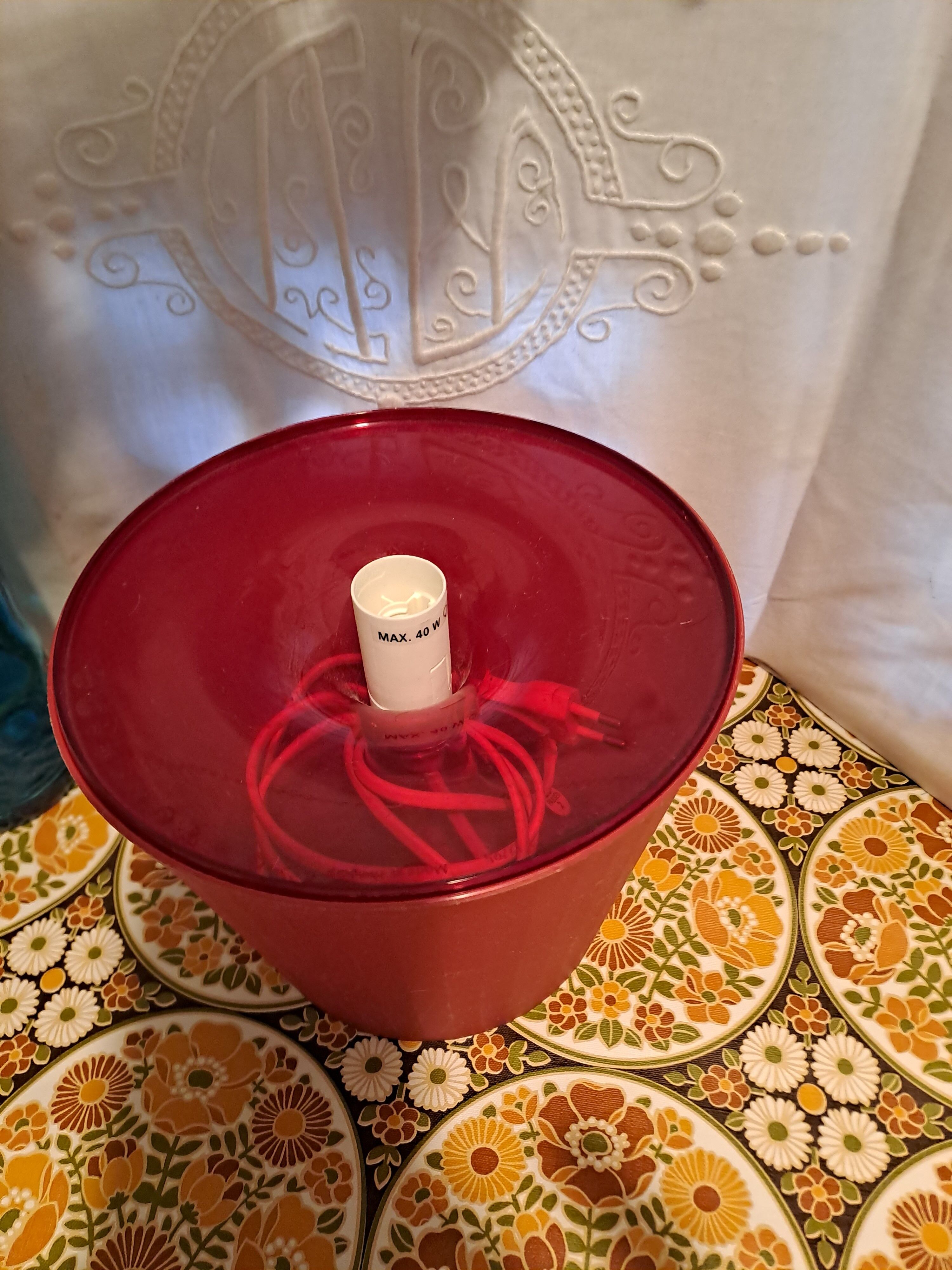 Red bedside lamp Ikea sweden 90 model lampan style 70 years POP