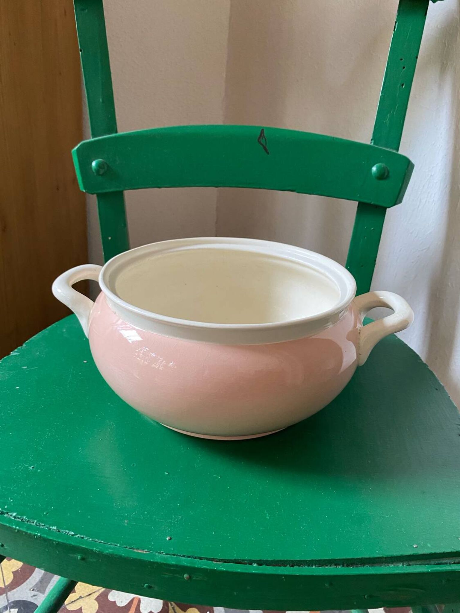 Villeroy and Boch powder pink salad bowl.