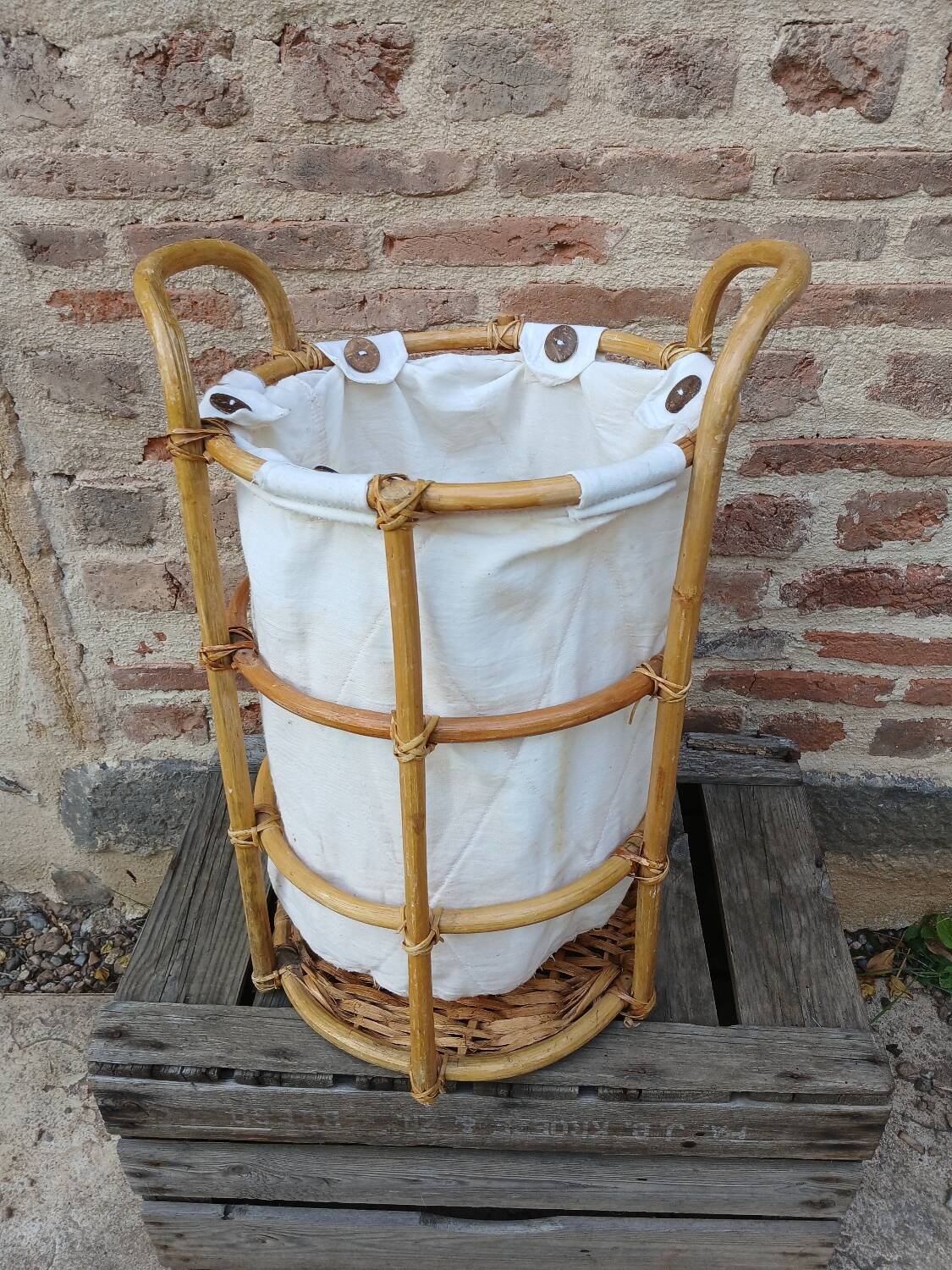 Wicker laundry basket