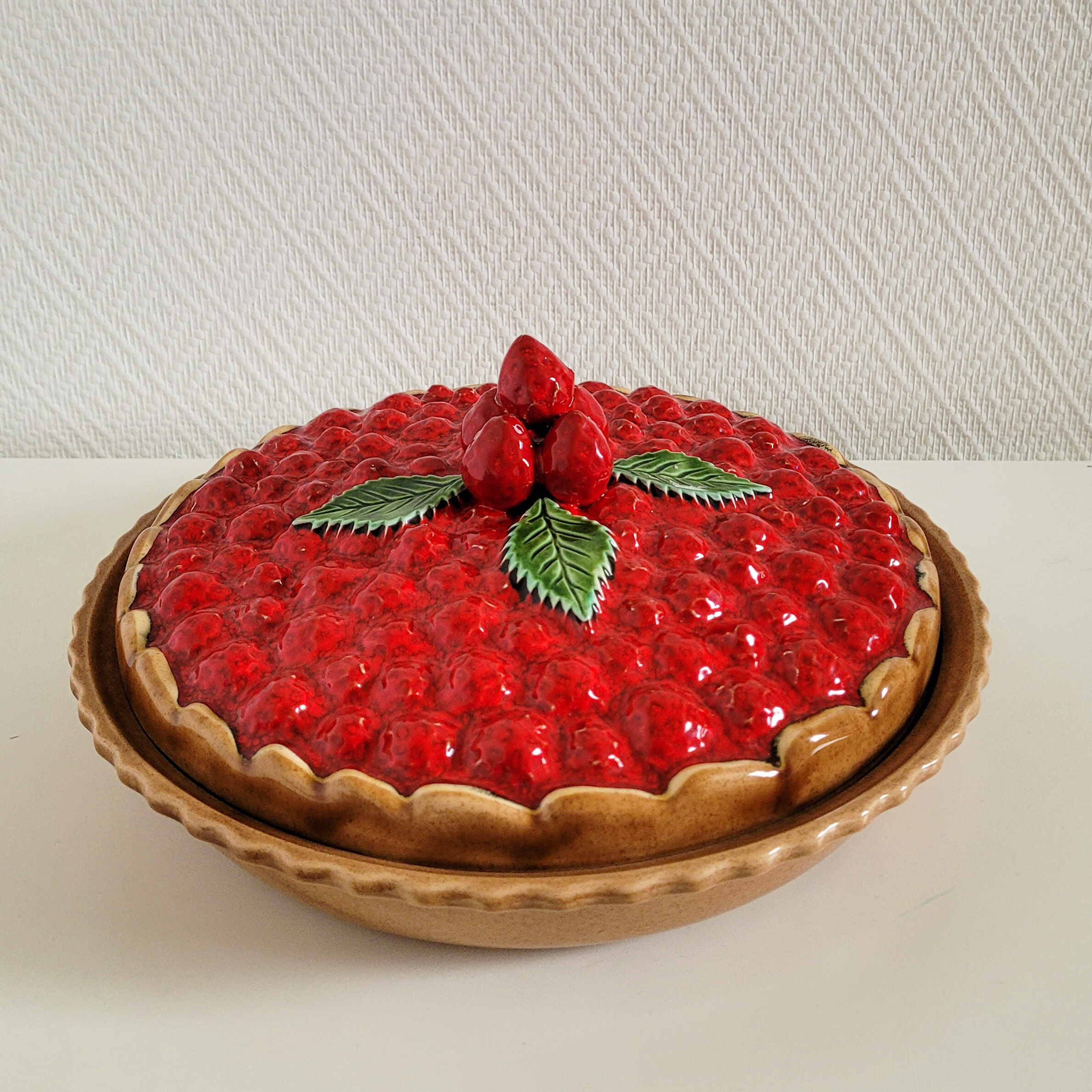 Slurry dish strawberry pie