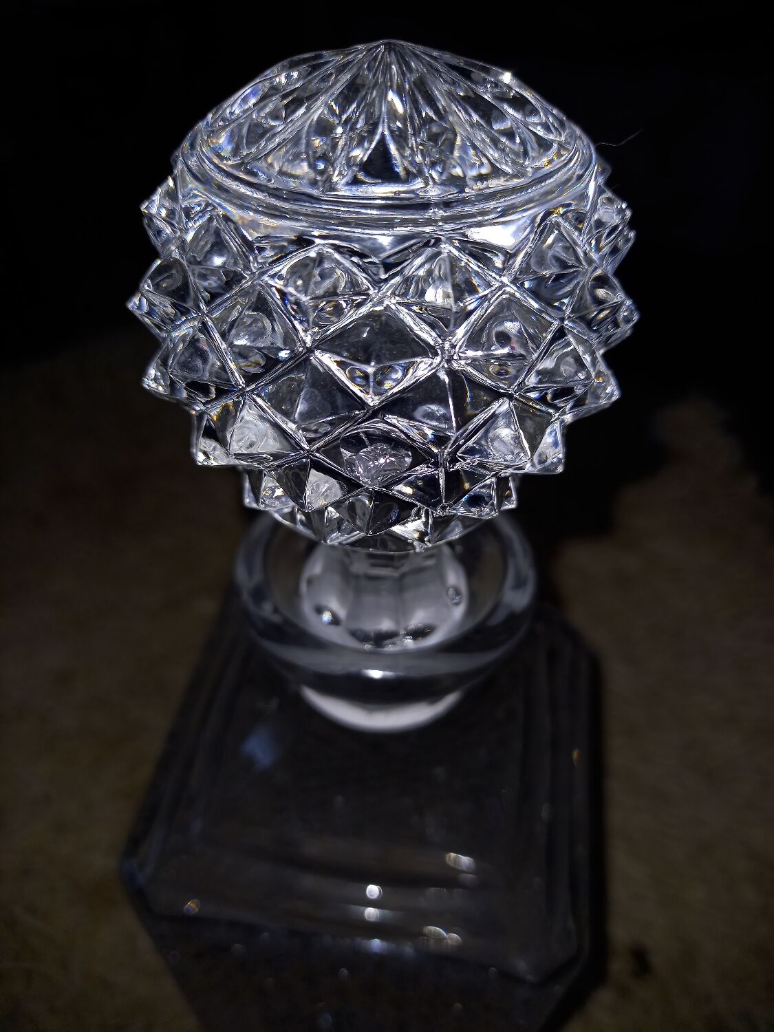 Carafe a whisky en verre avec son bouchon d'origine