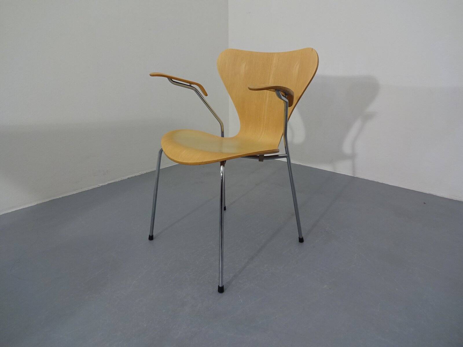 Danish 3207 Armchair by Arne Jacobsen for Fritz Hansen, 1991
