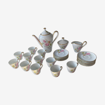 Porcelain tea set of 25