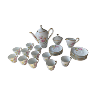 Porcelain tea set of 25