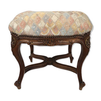 Carved walnut stool in Louis XV style, golden highlights square seat